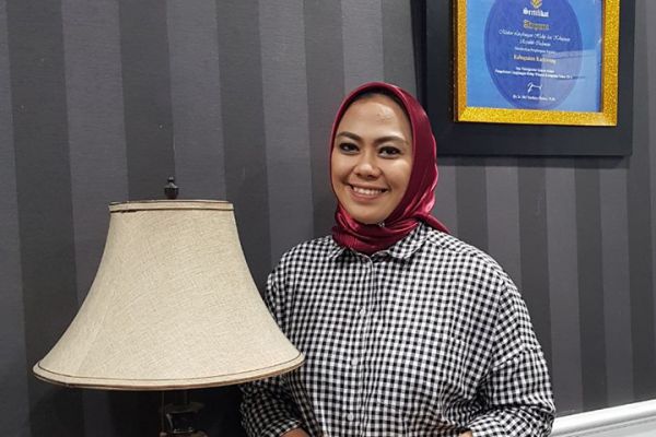 Bupati Karawang Cellica Nurrachadiana 