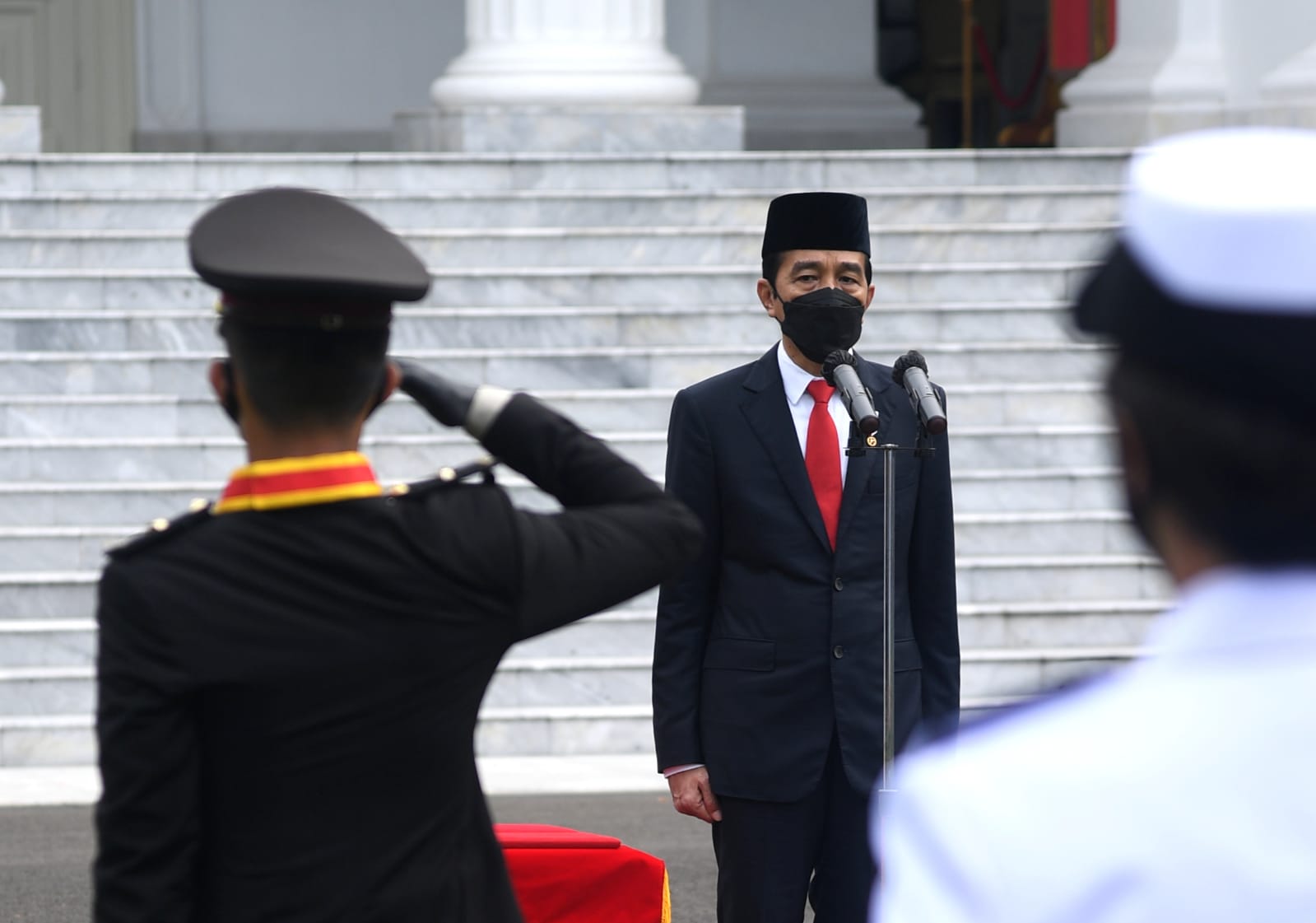Presiden Joko Widodo saat memimpin upacara pelantikan di Istana Merdeka, Jakarta.