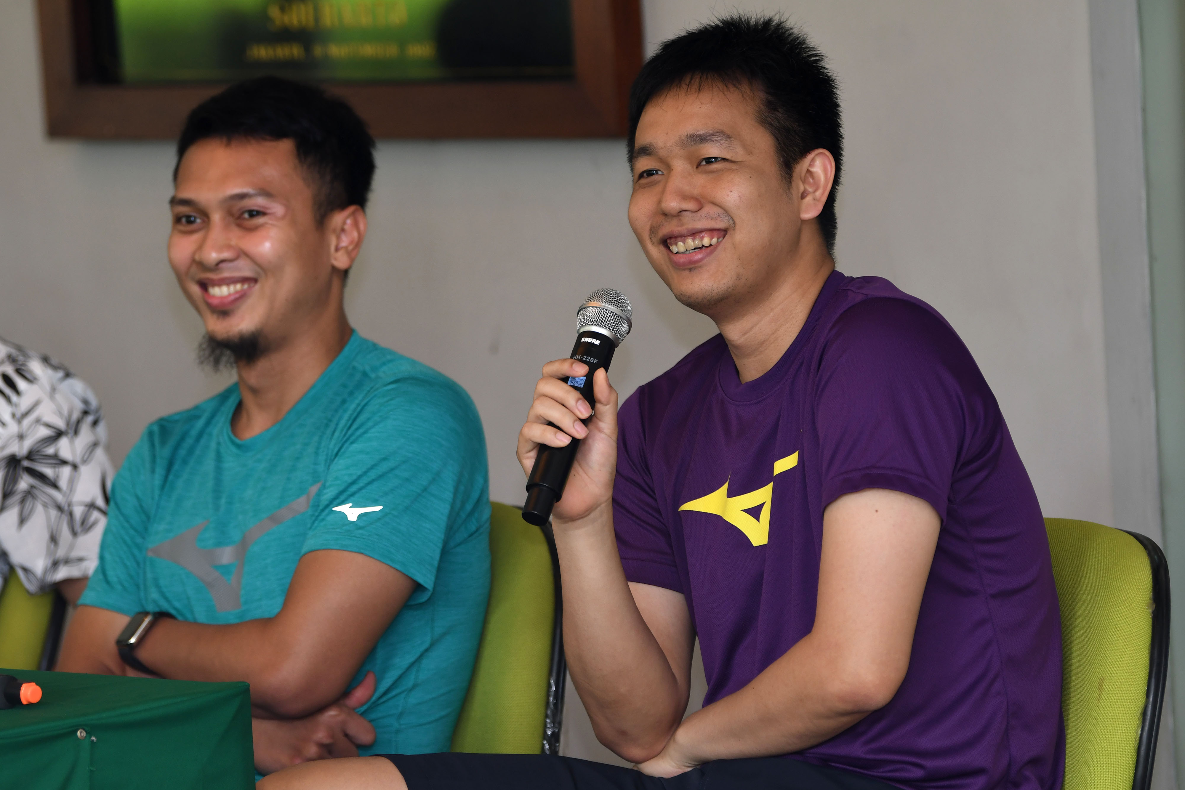 Pebulu tangkis ganda putra Hendra Setiawan (kanan) dan Mohammad Ahsan