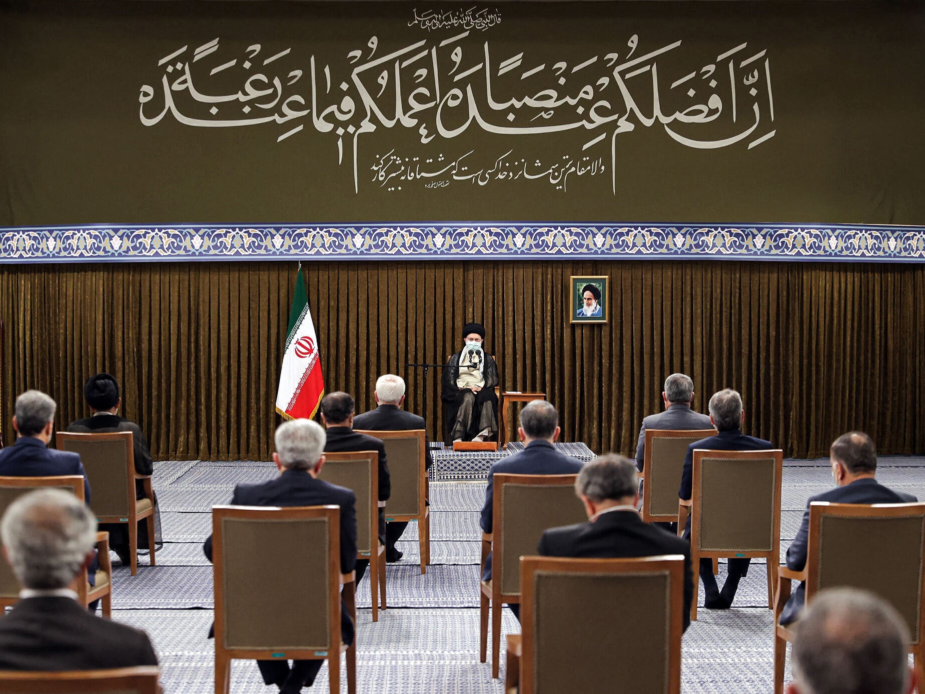 Khamenei Ingatkan Pemerintahan Baru tidak Percaya kepada Barat