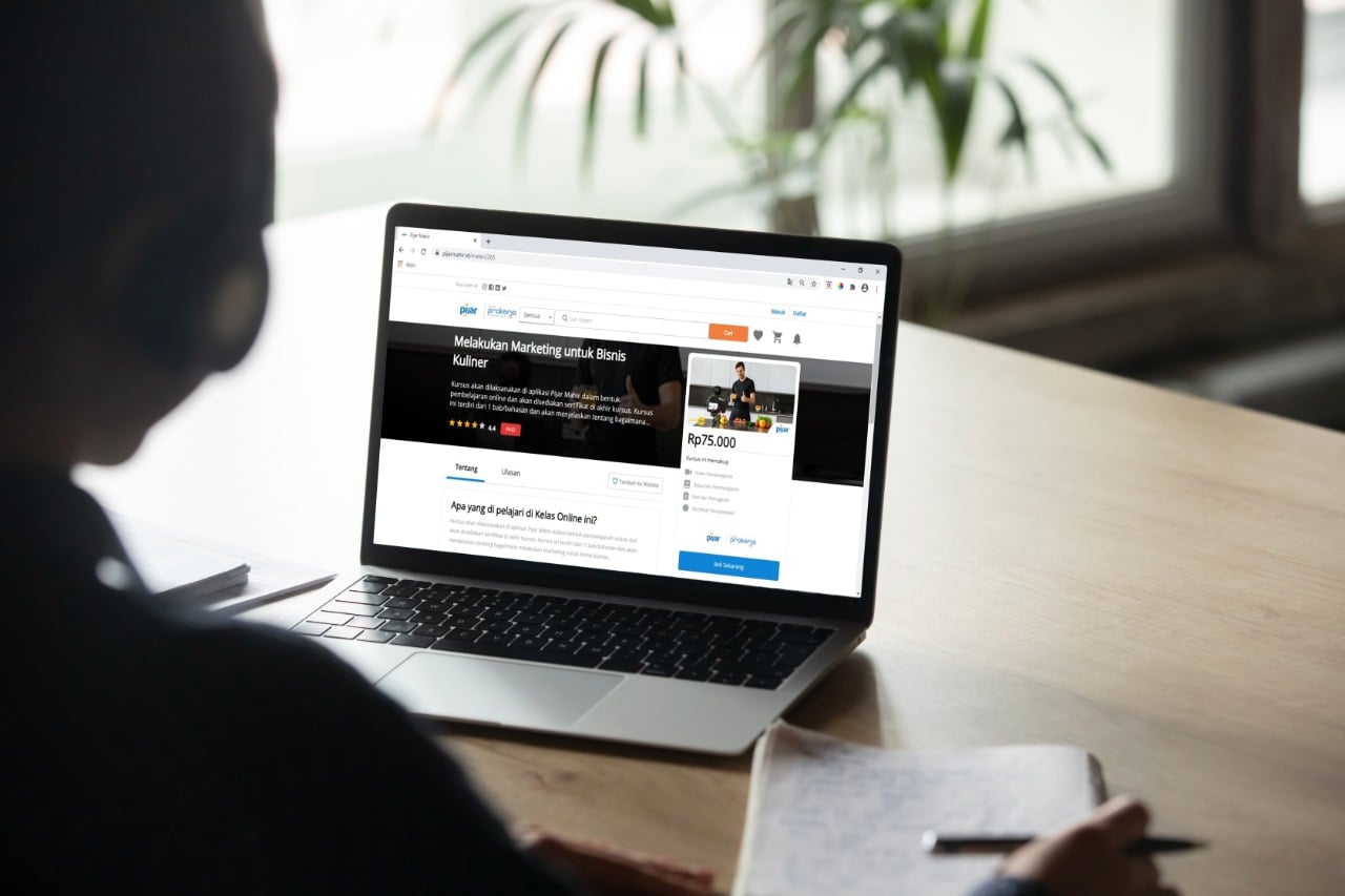 Para pelaku UMKM kuliner mendapat pelatihan secara online untuk menghadapi new normal. 