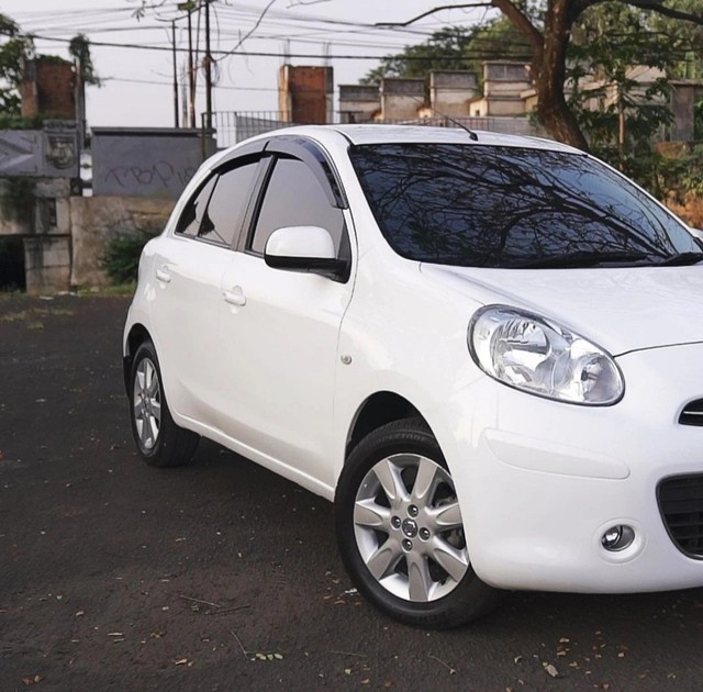 Mobil lelang untuk warga terdampak covid-19.