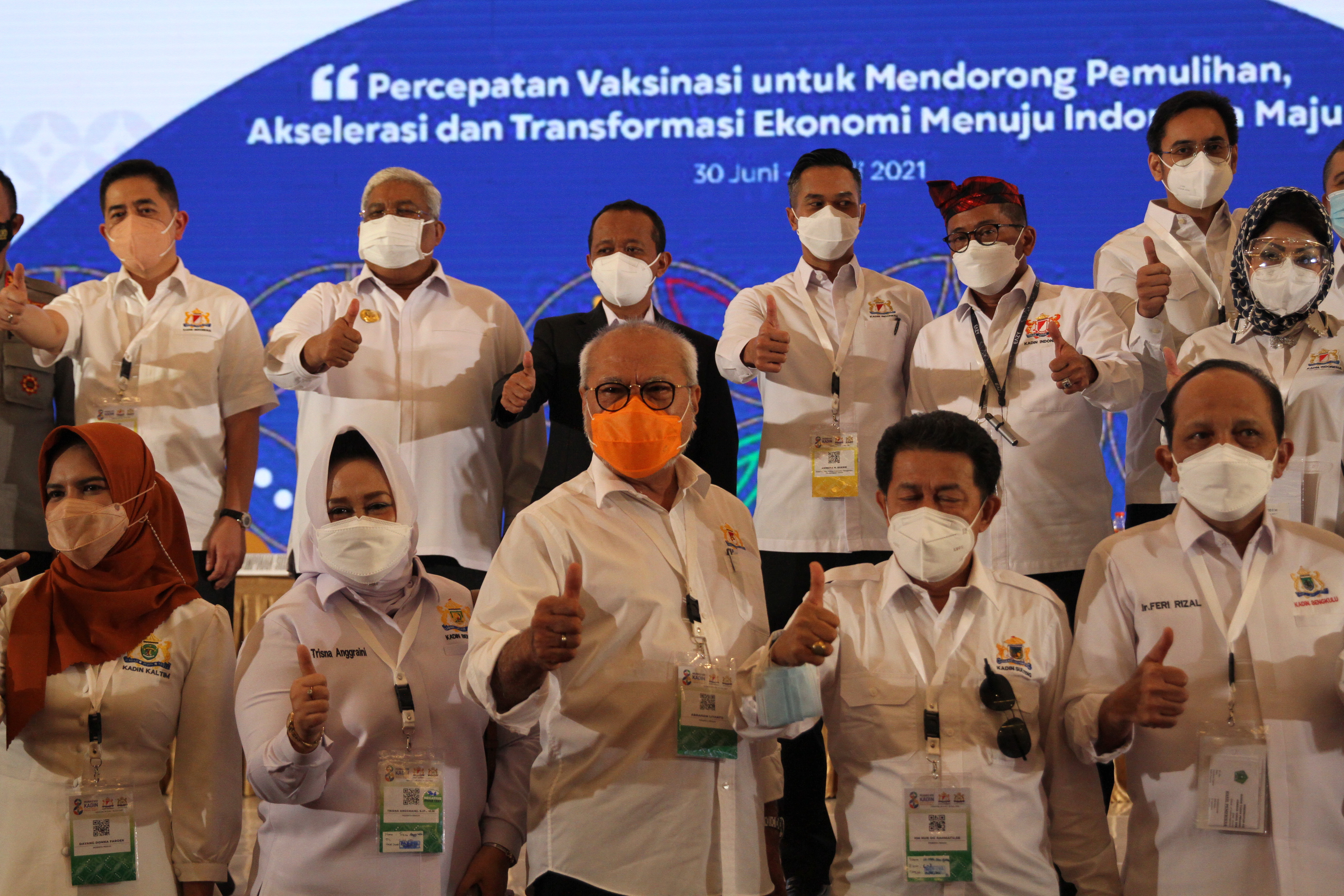 Sejumlah pengurus Kadin berfoto bersama usai Munas VIII Kadin periode 2021-2026 di Kendari, Sultra.