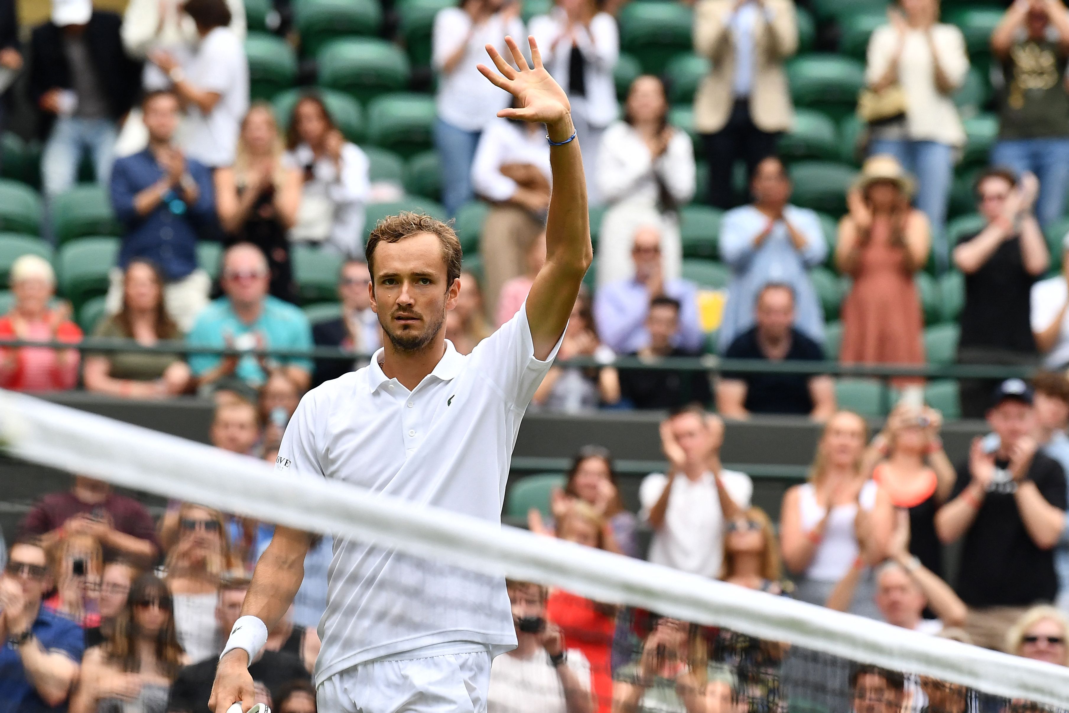 Medvedev Melaju ke 32 Besar Wimbledon