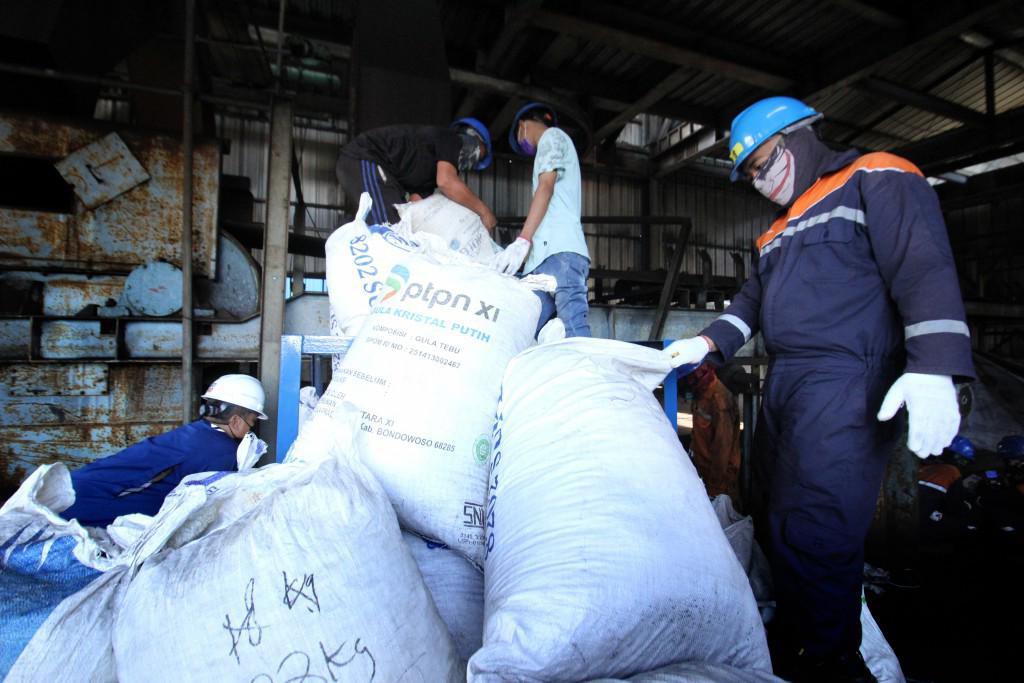 PLN, PTPN Group, dan Perhutani bersinergi dalam pelaksanaan co-firing di 52 lokasi Pembangkit Listrik Tenaga Uap (PLTU) batu bara.