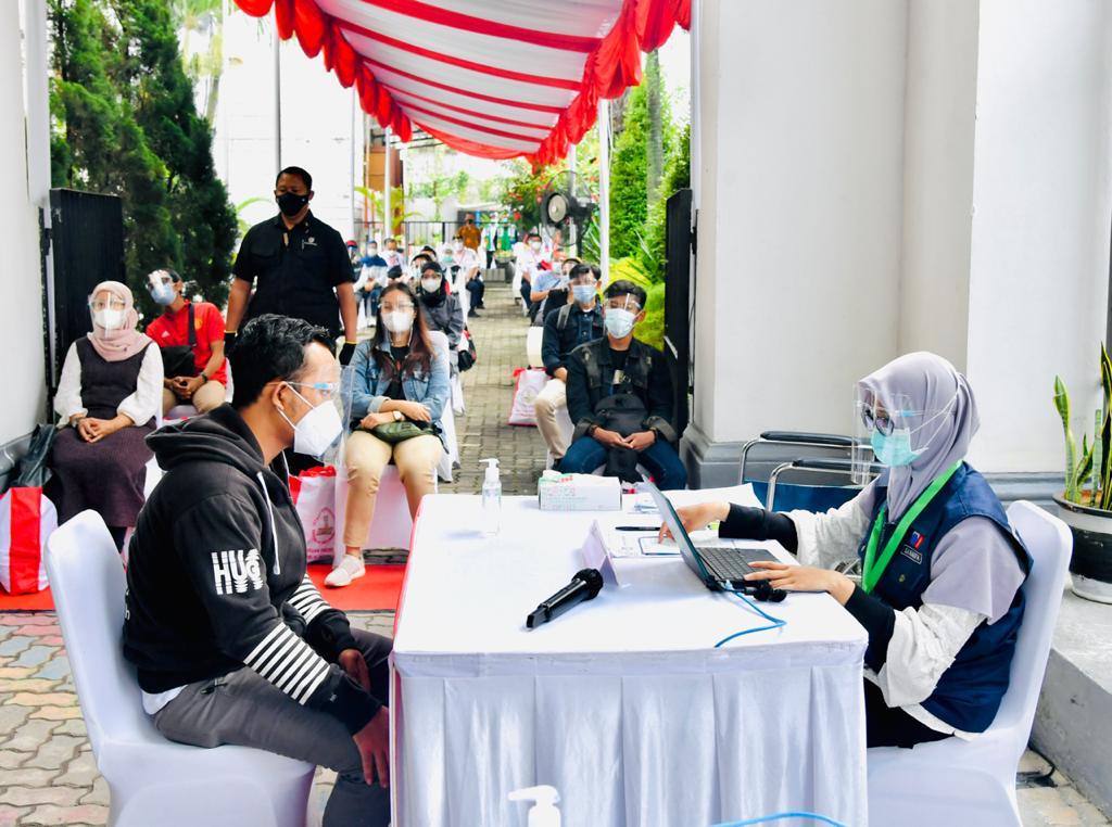 Vaksinasi Covid-19 yang dilaksanakan di Stasiun Bogor, Jawa Barat, Kamis (17/6/2021).