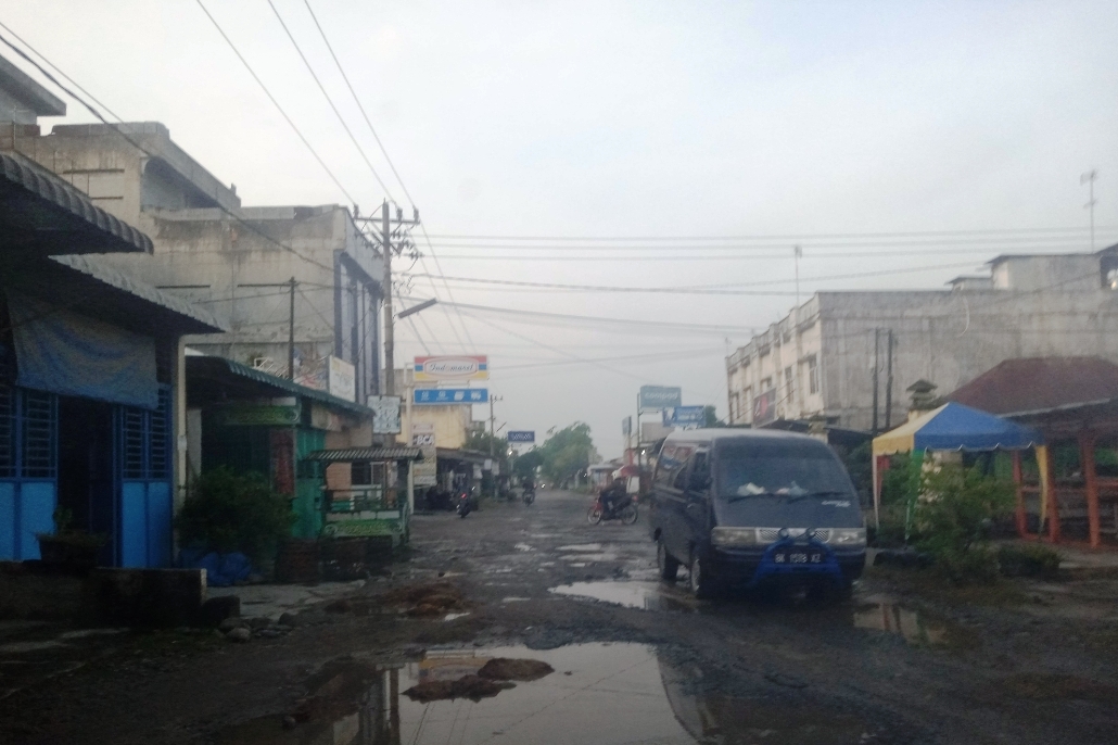Jalan makin rusak karena terabaikan selama pandemi.