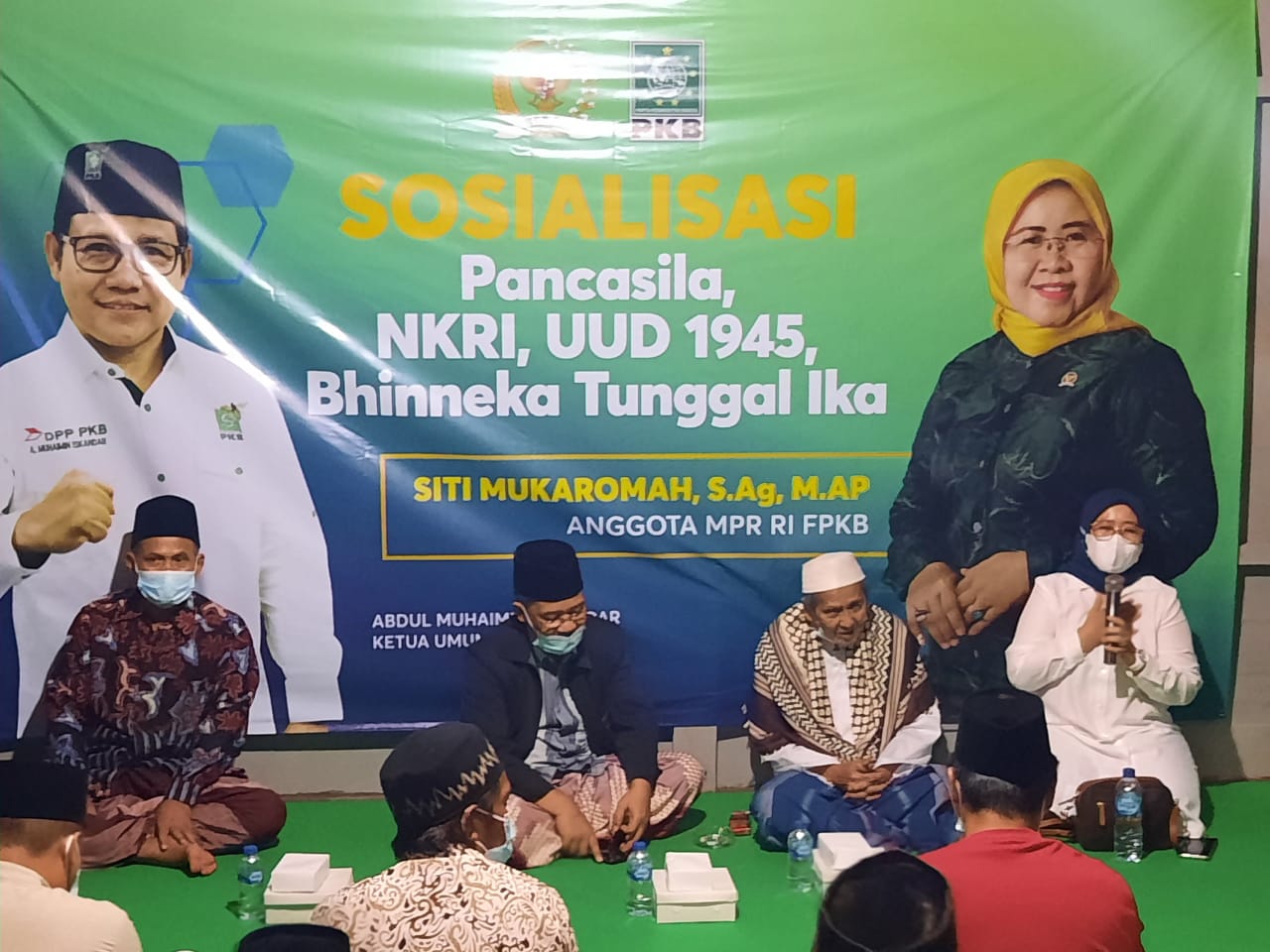Anggota Komisi VI DPR RI, Siti Mukaromah, dalam acara Sosialisasi Empat Pilar, di desa Langgongsari Kecamatan Cilongok Kabupaten Banyumas, S