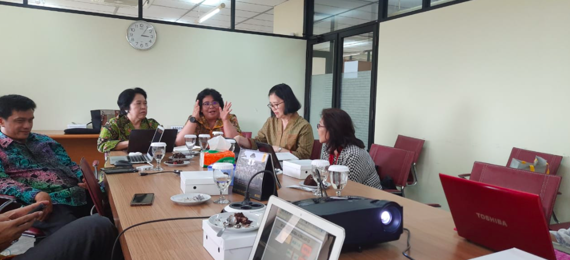 Rapat Tim kecil untuk singkronisasi masukan dari setiap organ tentang Perubahan Statuta UI, pada 6 Maret 2020.