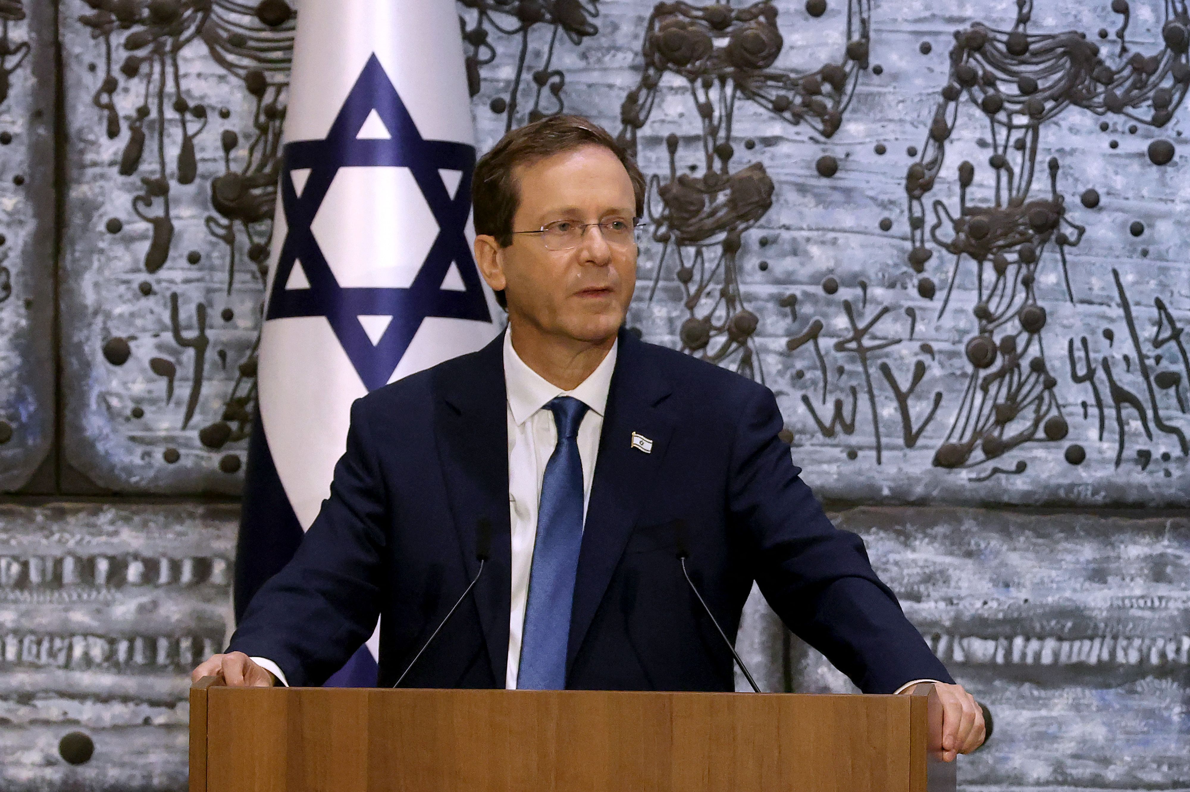 Presiden Israel Isaac Herzog berjanji akan melanjutkan dialog dengan mitranya dari Palestina Mahmoud Abbas.