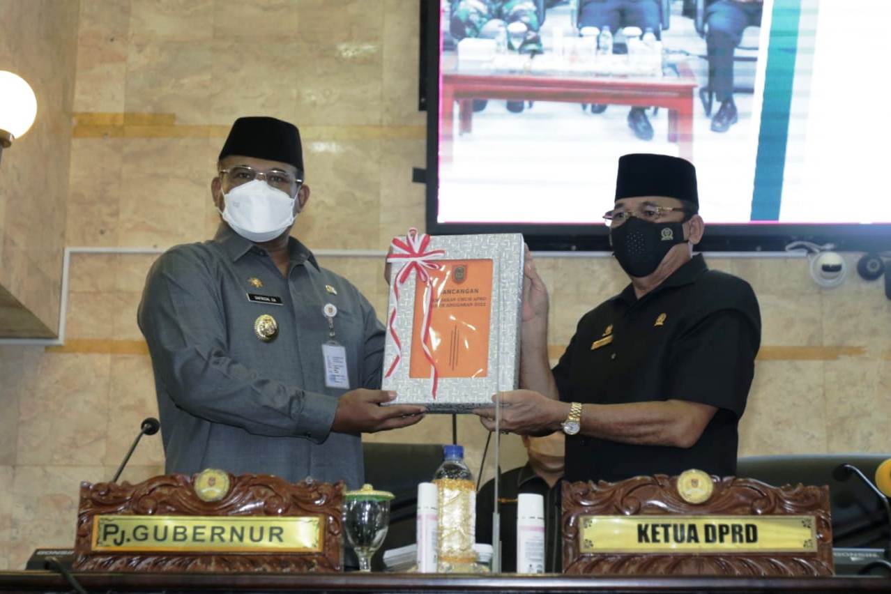  Pj Gubernur Kalsel Safrizal ZA (kiri) dan Ketua DPRD Kalsel Supian HK (kanan). 