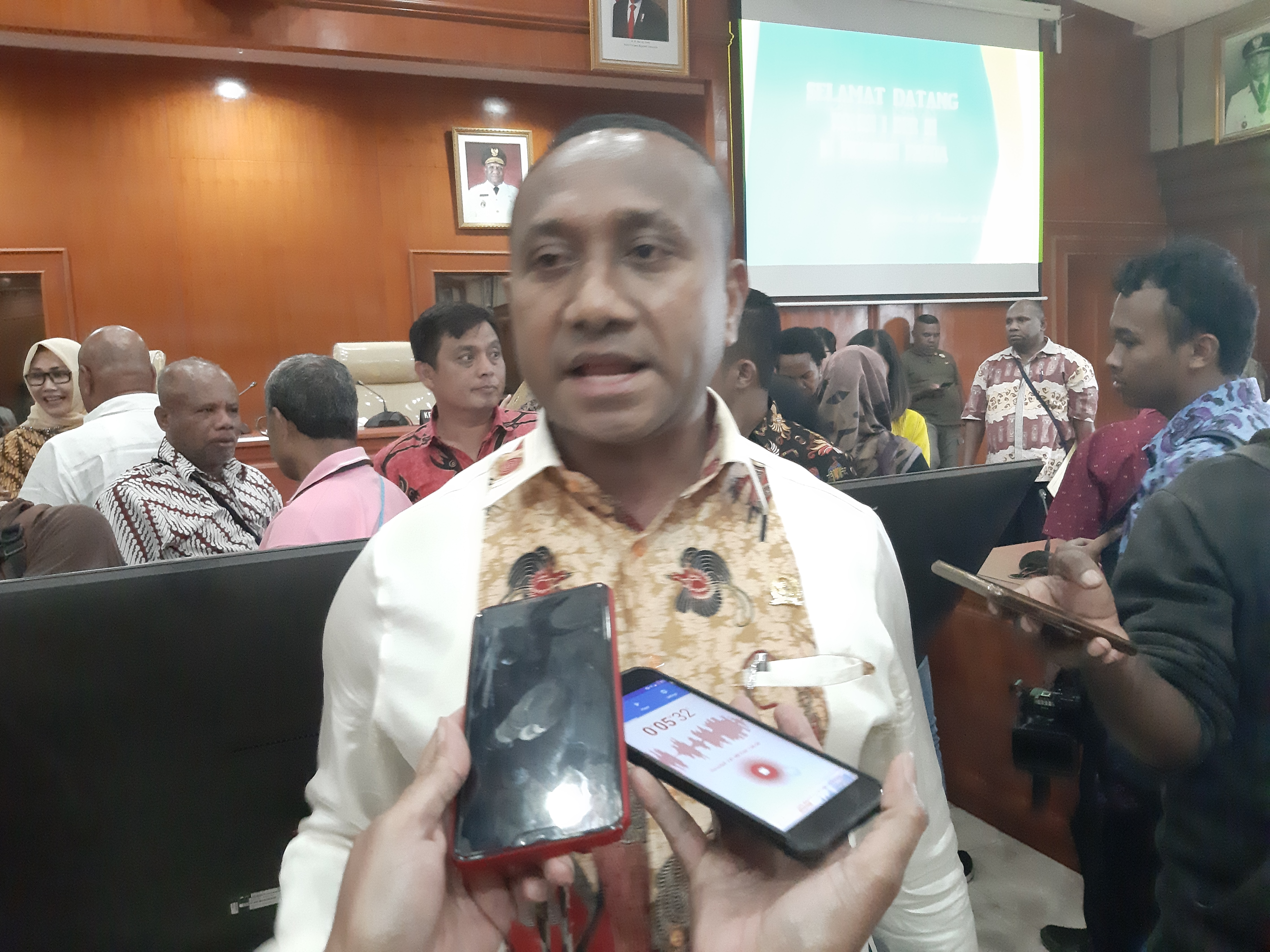 Anggota DPR RI asal Papua Yan Mandenas