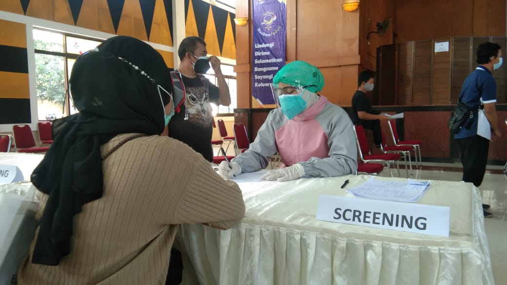 DPD Partai NasDem Karawang Jawa Barat mengelar vaksinasi Covid-19 secara massal pada 25-27 Juli 2021.