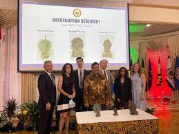 AS Serahkan Benda Cagar Budaya Indonesia Pada Konjen RI