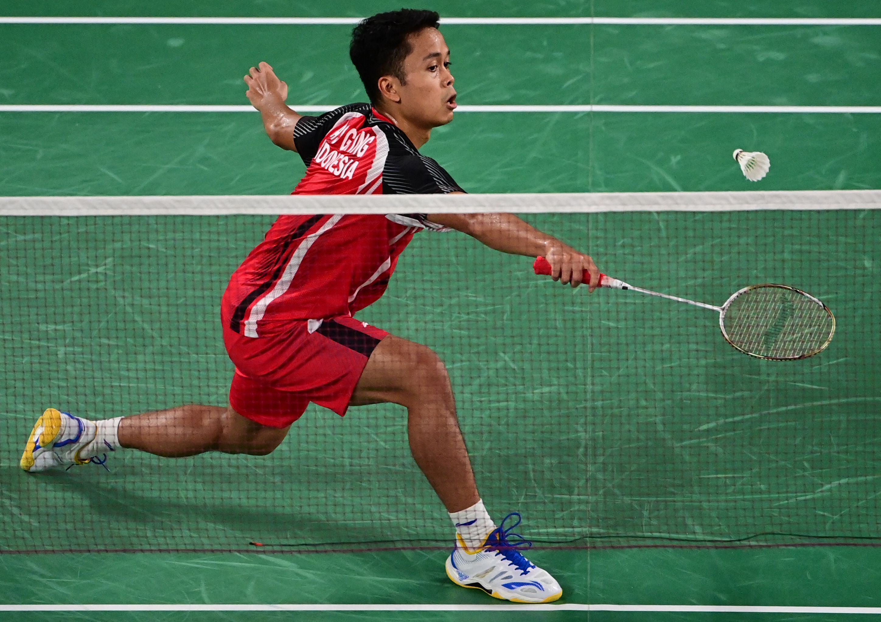 Pebulu tangkis Indonesia Anthony Ginting saat melawan wakil Hongaria di Olimpiade Tokyo.