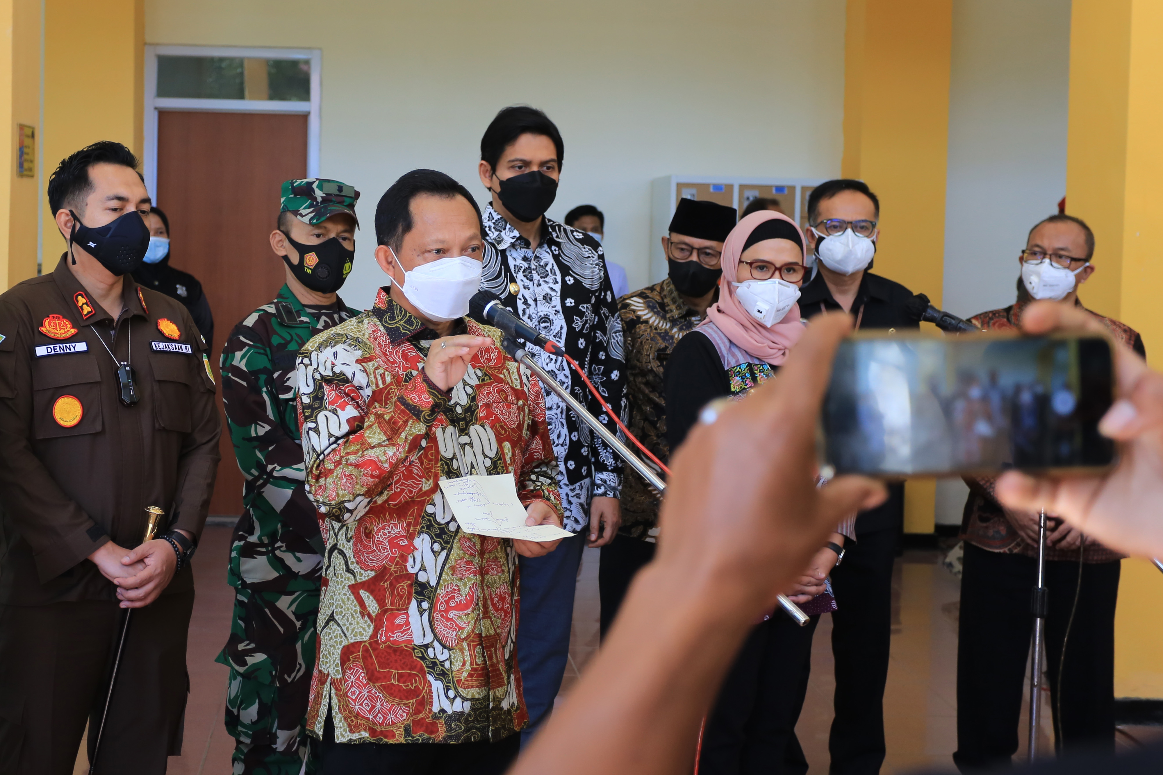 Mendagri Tito Karnavian saat melakukan kunjungan kerja di Kabupaten Indramayu, Jawa Barat.