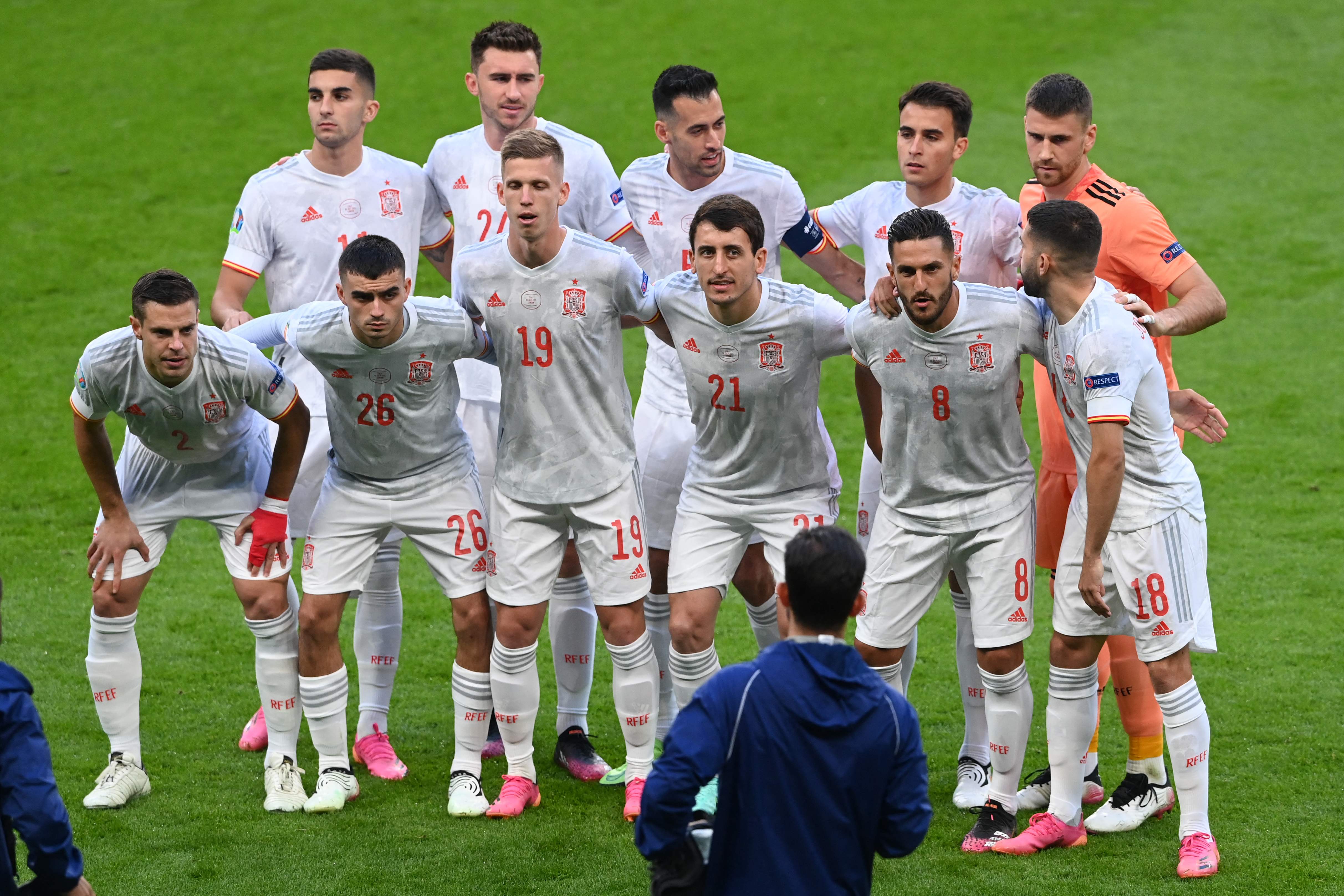 Timnas Spanyol saat berfoto sebelum memulai laga Euro 2020.