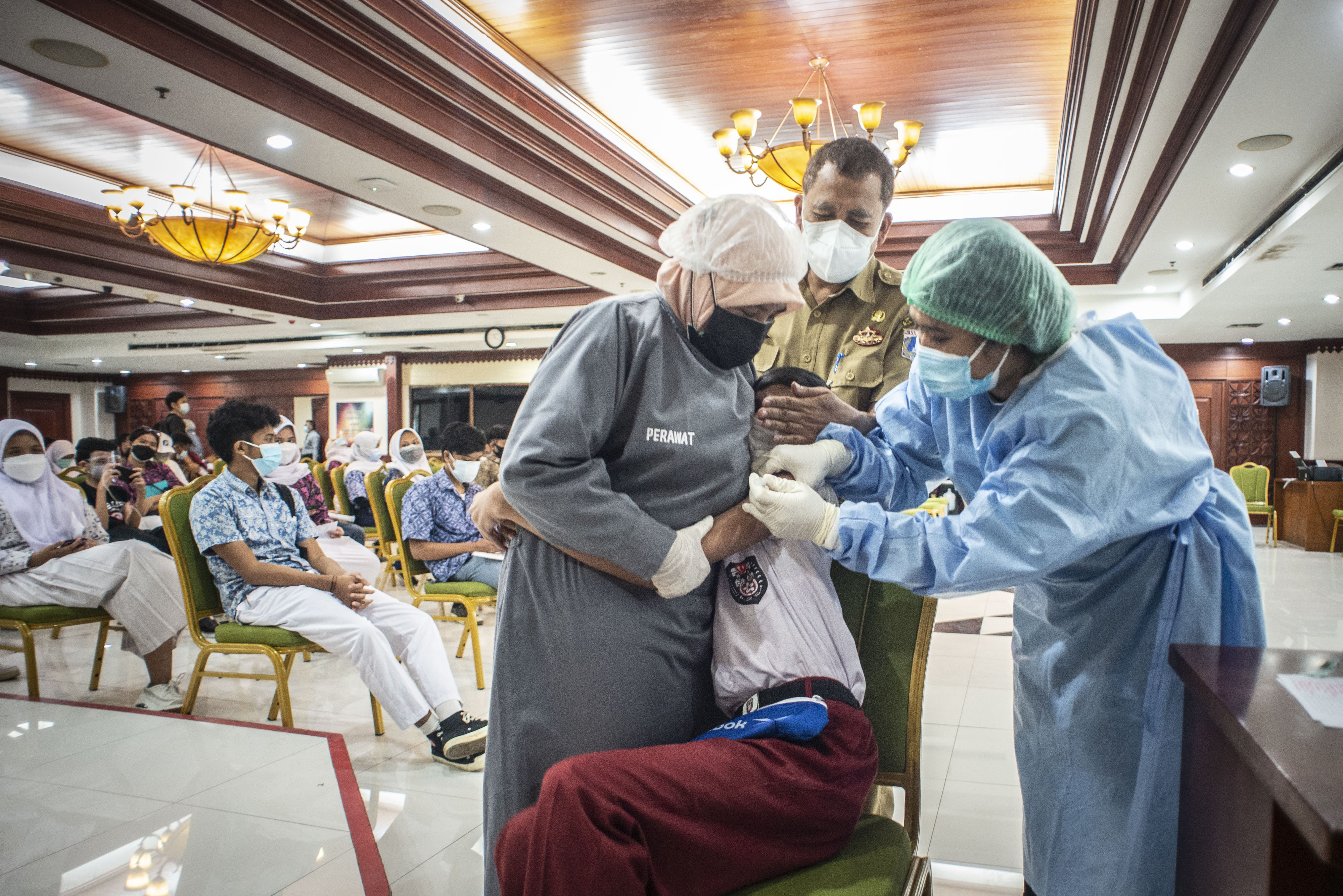 Wakil Ketua DPR Minta Pemerintah Restui Vaksin Covid-19 Dosis Ketiga