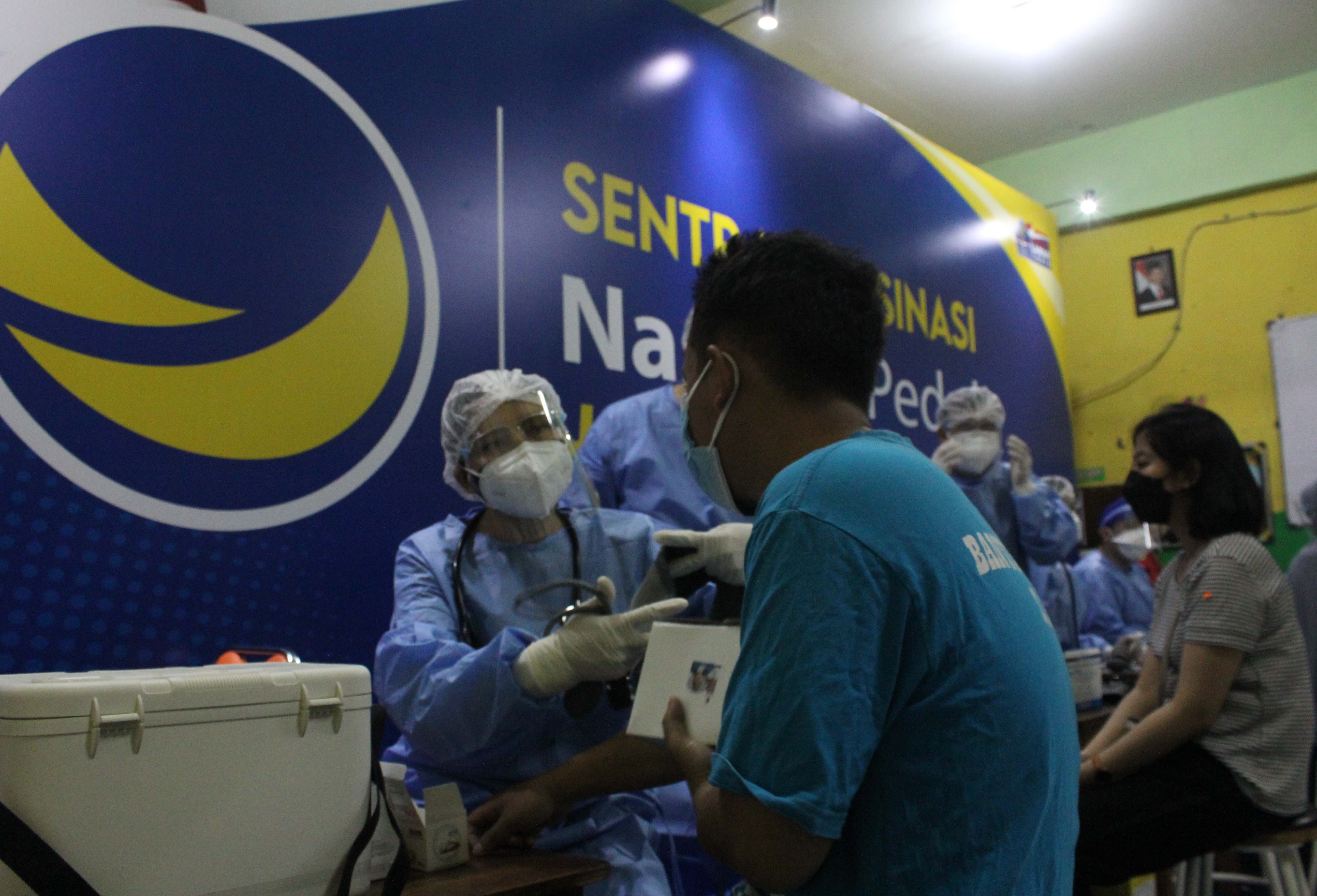 Sentra Vaksin Nasdem Peduli