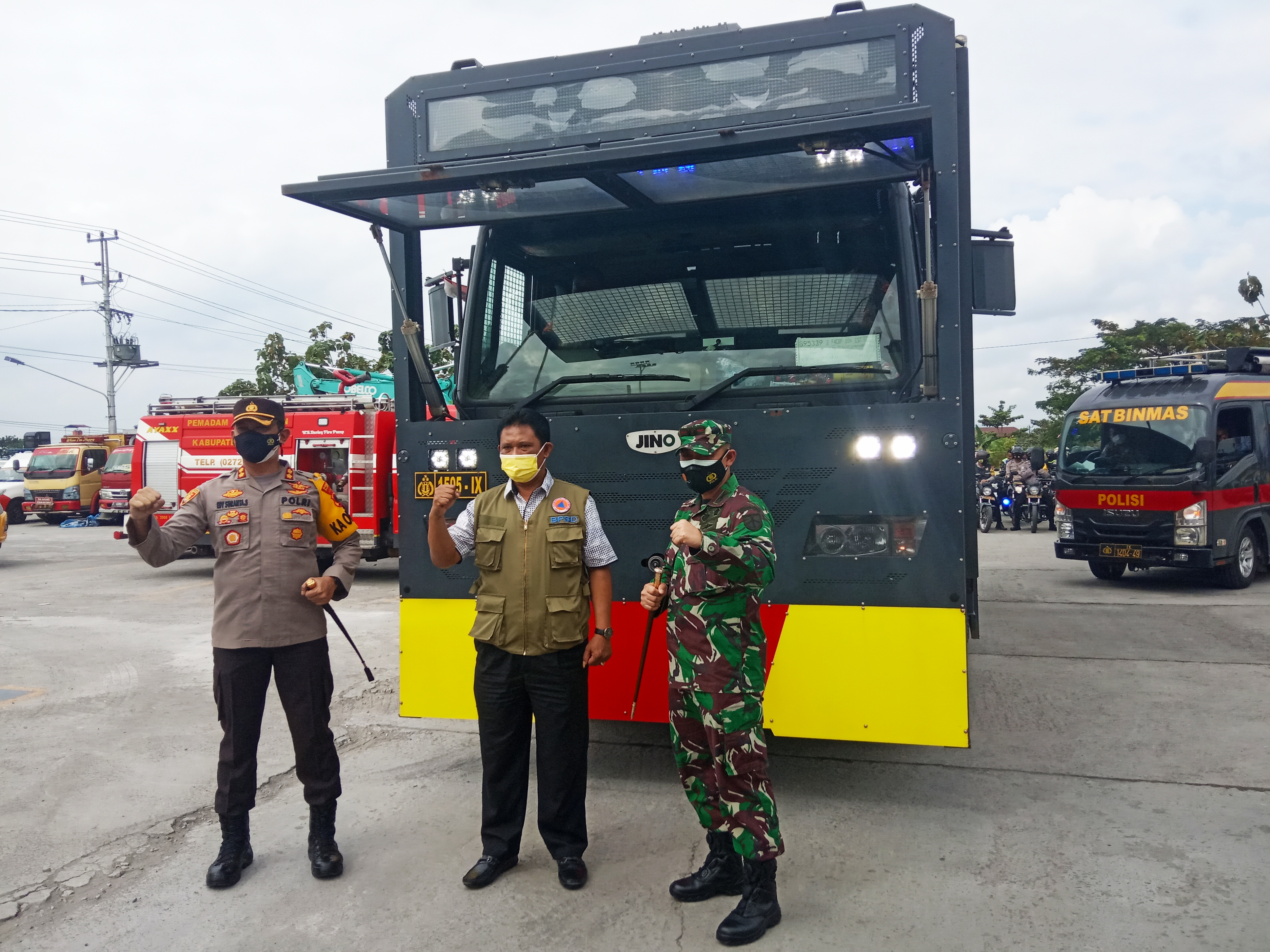 Kapolres Klaten AKB Edy Suranta Sitepu, Wakil Bupati Yoga Hardaya, dan Dandim 0723 Klaten Letkol  Joni Eko Prasetyo seusai apel kesiagaan