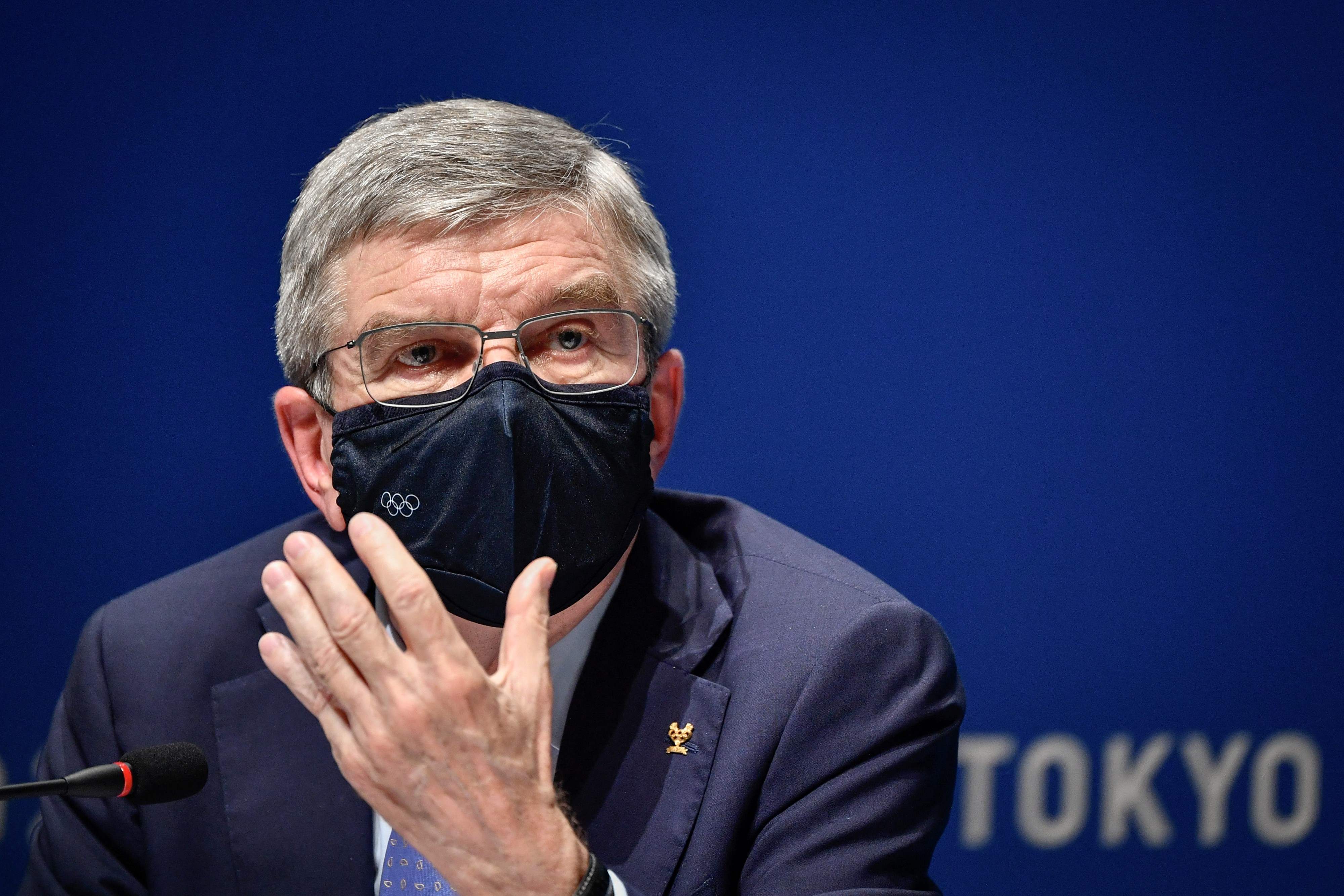 Presiden  Komite Olimpiade Internasional (IOC) Thomas Bach saat jumpa pers di Tokyo, Jepang, Sabtu (17/7).