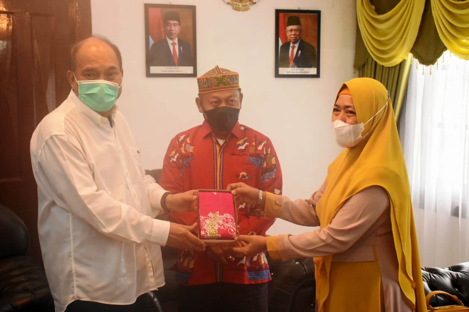 Wali Kota Tebing Tinggi Umar Zunaidi Hasibuan (kiri).