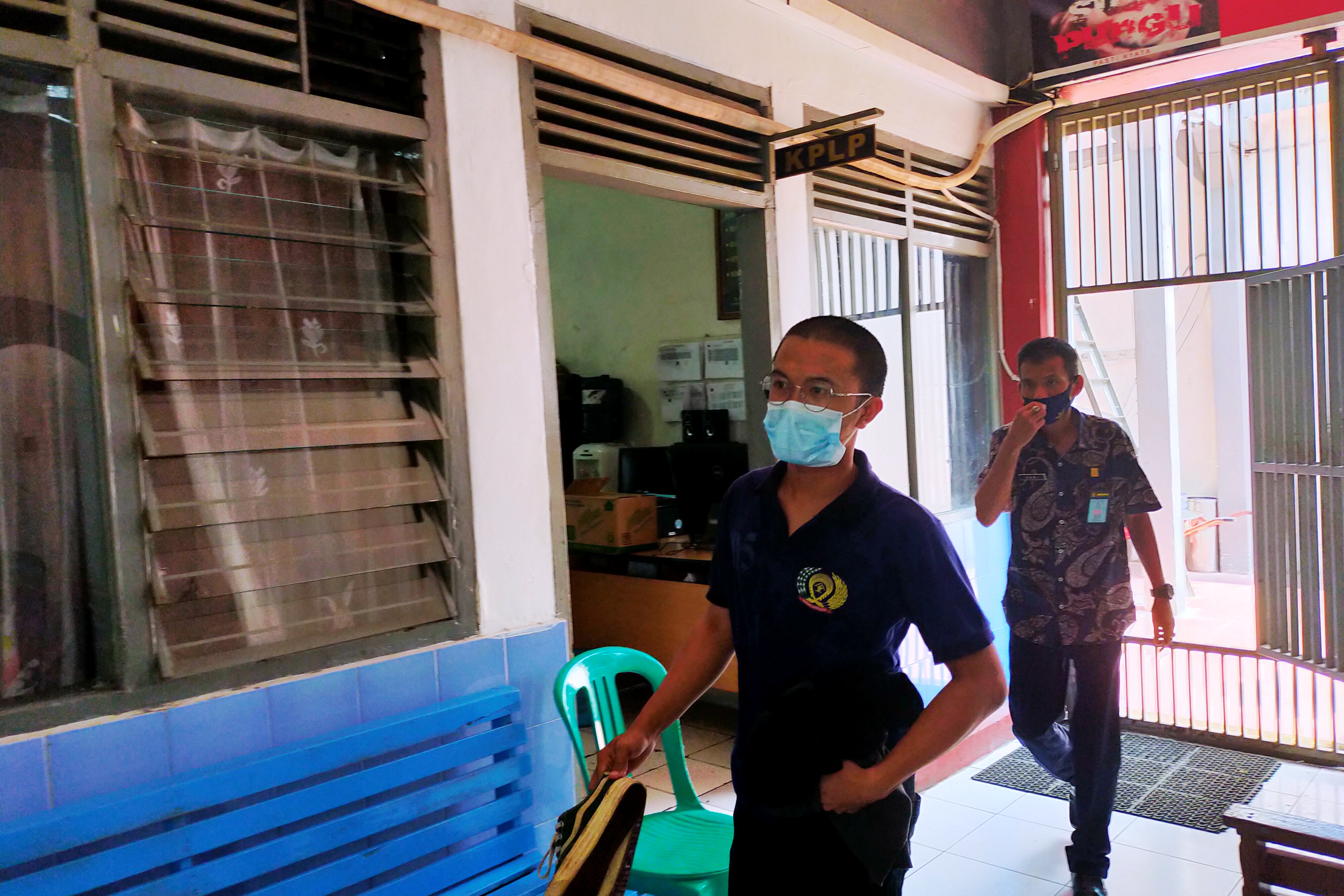 Asep, pemilik kedai kopi yang memilih dikurung karena tidak mampu bayar denda Rp5 juta karena langgar PPKM Darurat.