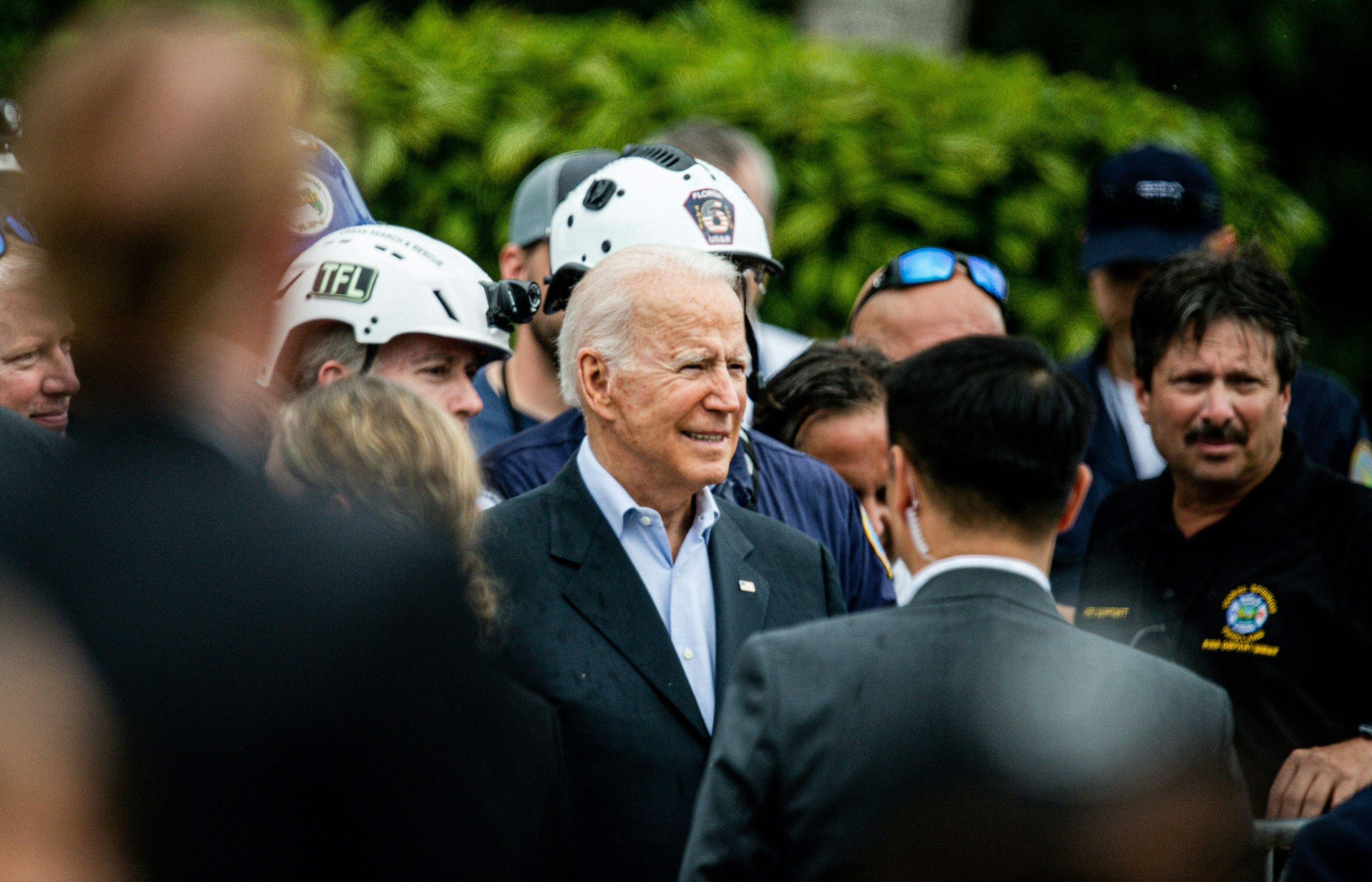 Biden Kunjungi Lokasi Robohnya Apartemen di Florida