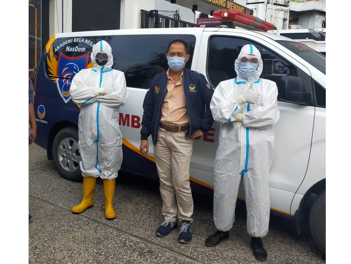 Ambulans milik partai NasDem untuk penanganan pasien covid-19
