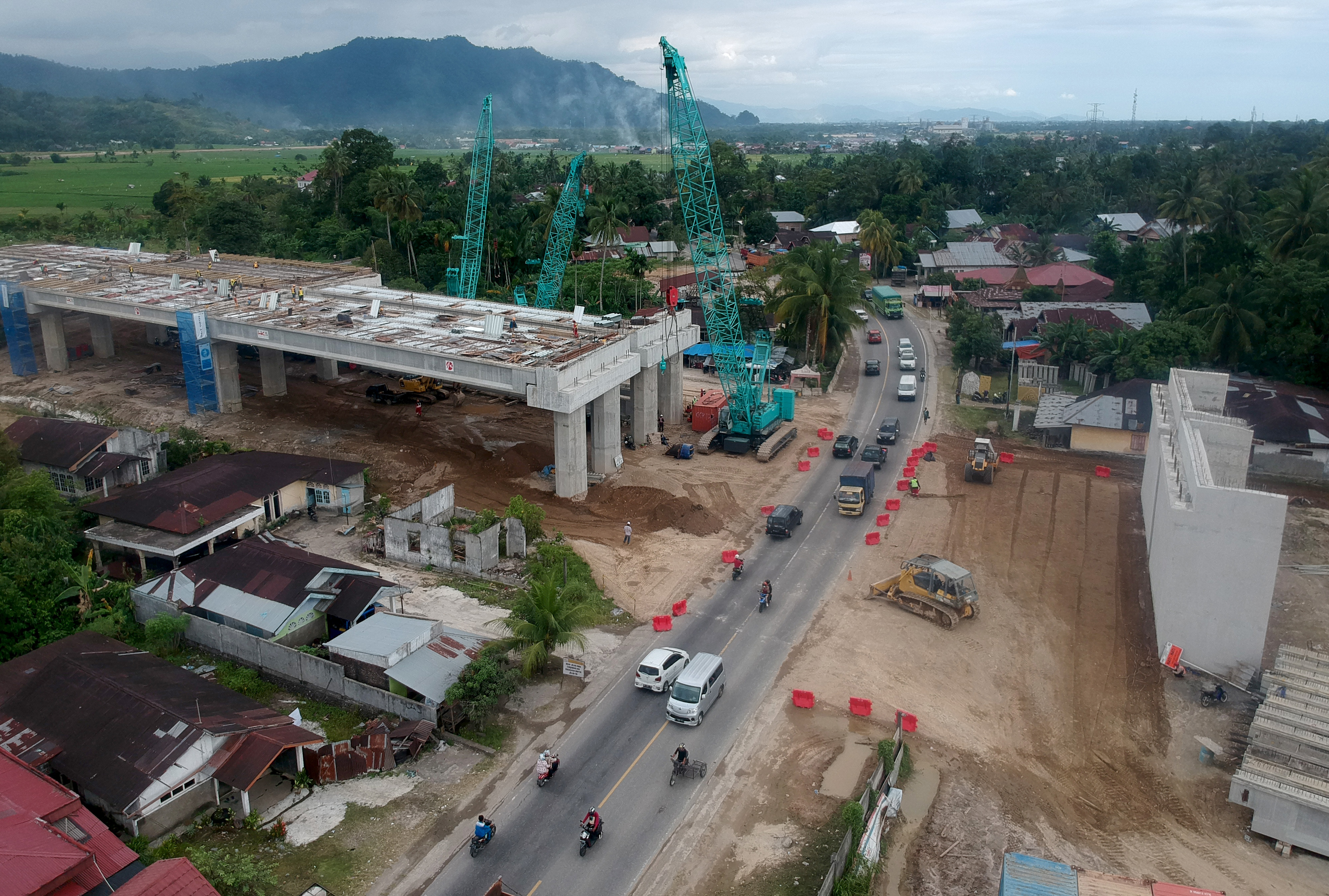 Pembangunan jalan tol Padang-Pekanbaru