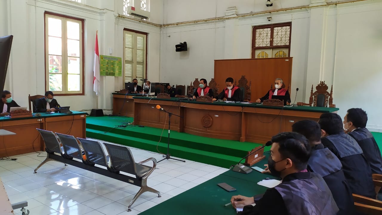 Sidang vonis untuk Agung Sucipto di Pengadilan Tipikor Makassar, Sulawesi Selatan, Senin (26/7/2021). Agung Sucipto hadir secara virtual.