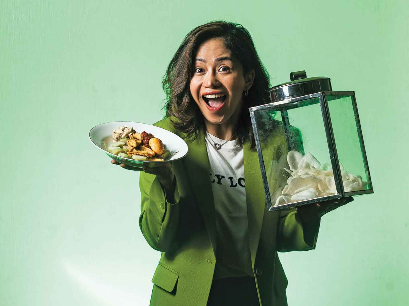  Farida Nurhan, perempuan asal Lumajang yang saat ini terkenal sebagai food vlogger. 