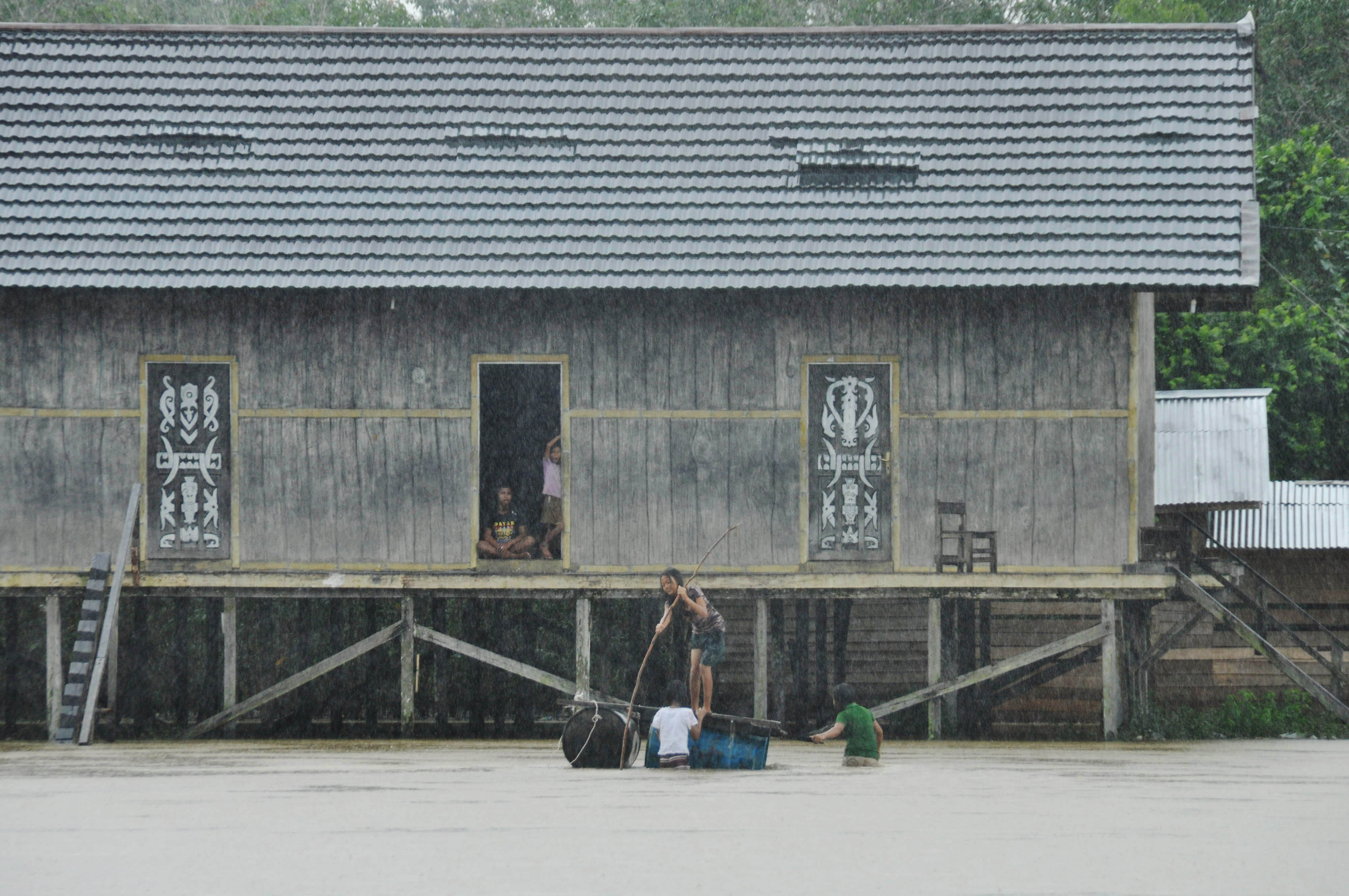 Sepekan Banjir Bupati Mempawah Tetapkan Status Tanggap Darurat