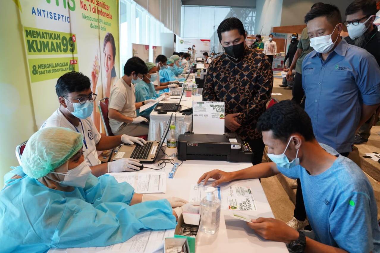 Menteri BUMN Erick Thohir Apresiasi Gerakan Rakyat Gelar Sentra Vaksinasi