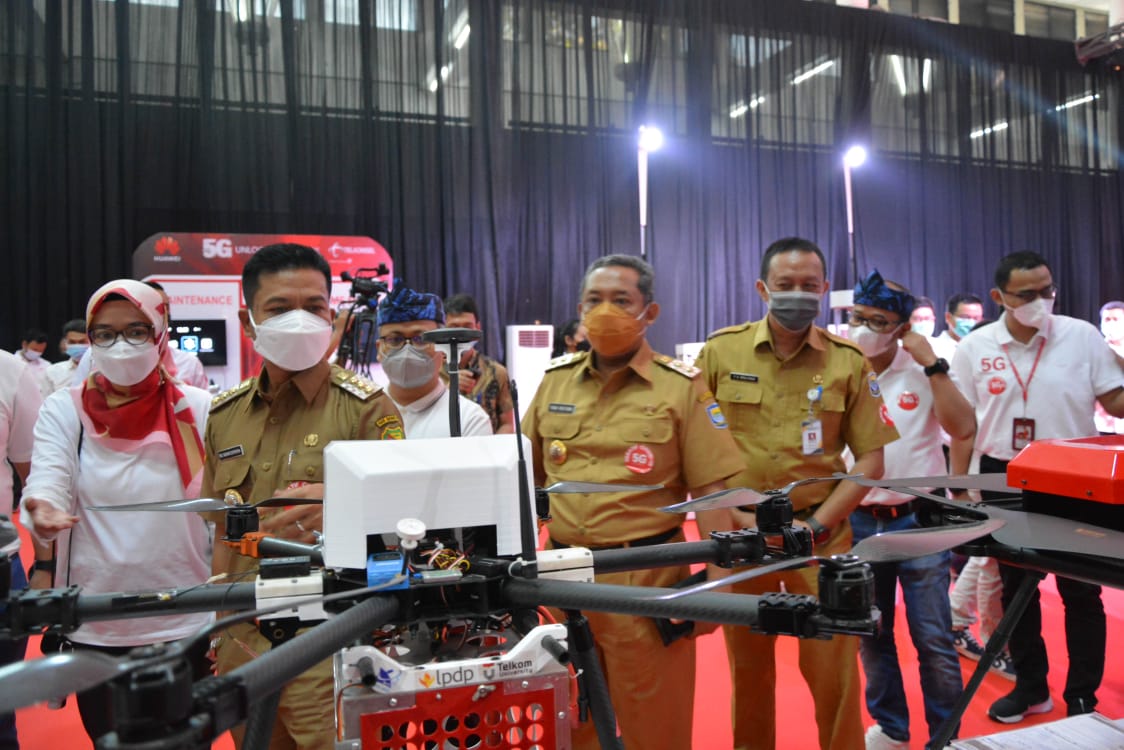 Wali Kota Bandung Oden M Danial melakukan kunjungan ke Kampus Telkom University di Bandung, Jawa Barat.