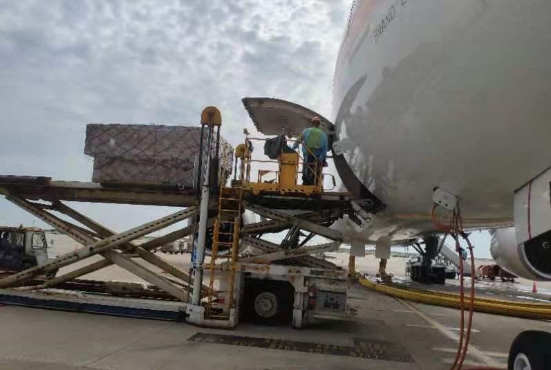 Oxygen concentrator yang diadakan oleh Sinar Mas bekerja sama dengan Temasek dan KBRI Singapura tiba di Jakarta.