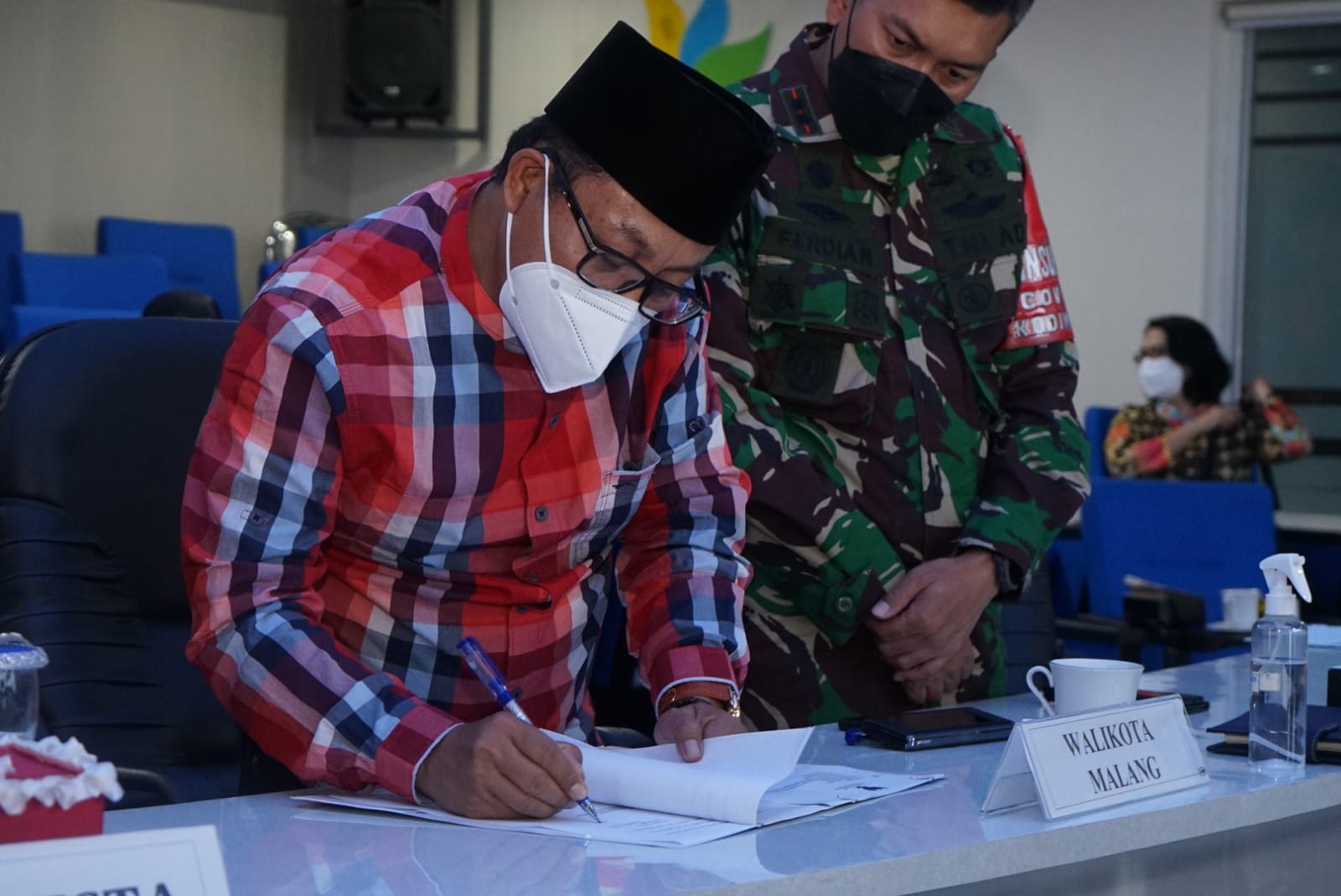 Wali Kota Malang Sutiaji saat rapat koordinasi PPKM darurat di Balai Kota Malang, Sabtu (3/7/2021)