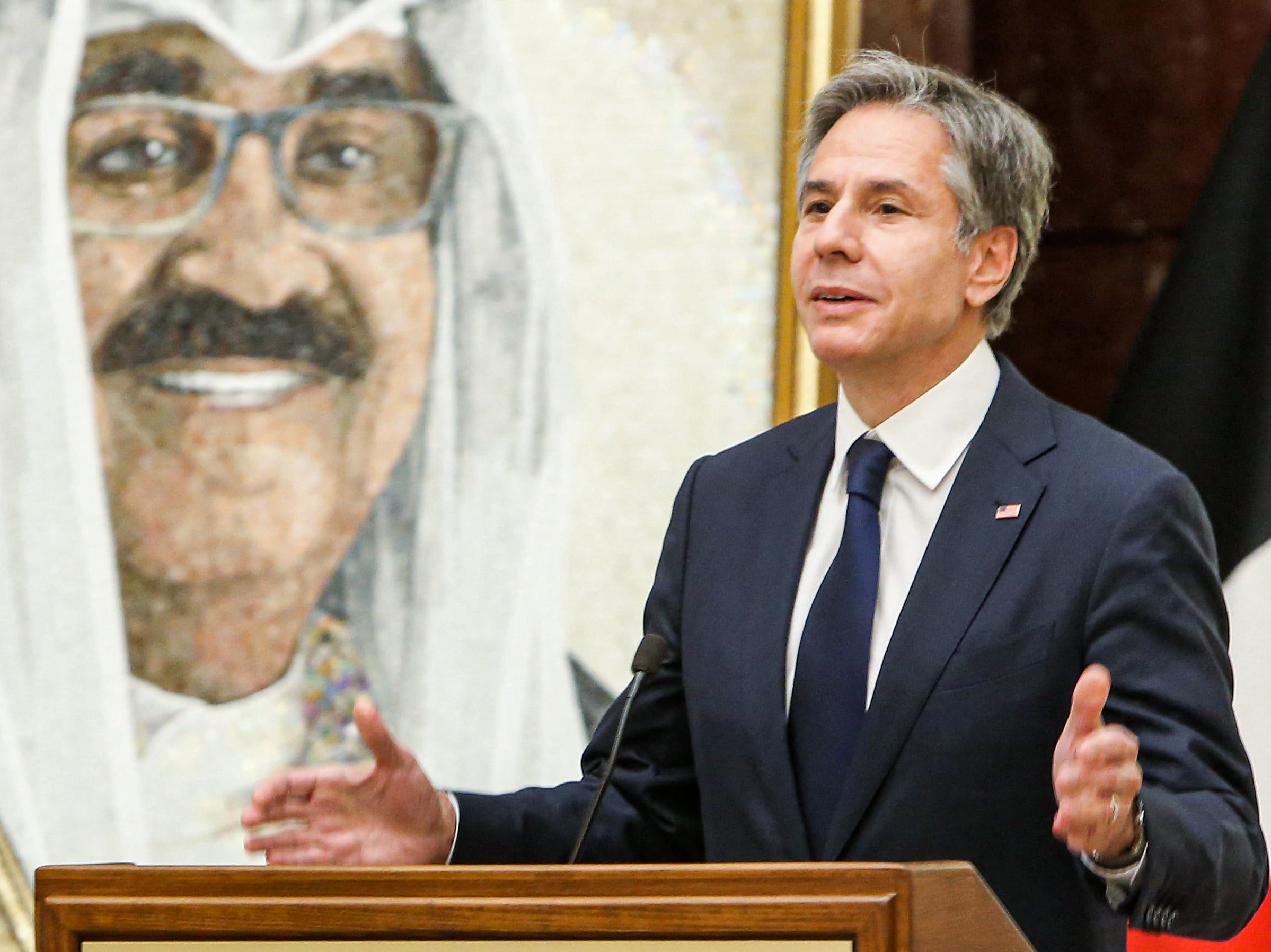 Menteri Luar Negeri AS Antony Blinken berbicara selama konferensi pers dengan mitranya dari Kuwait di Kemenlu Kuwait, Kamis (29/7).