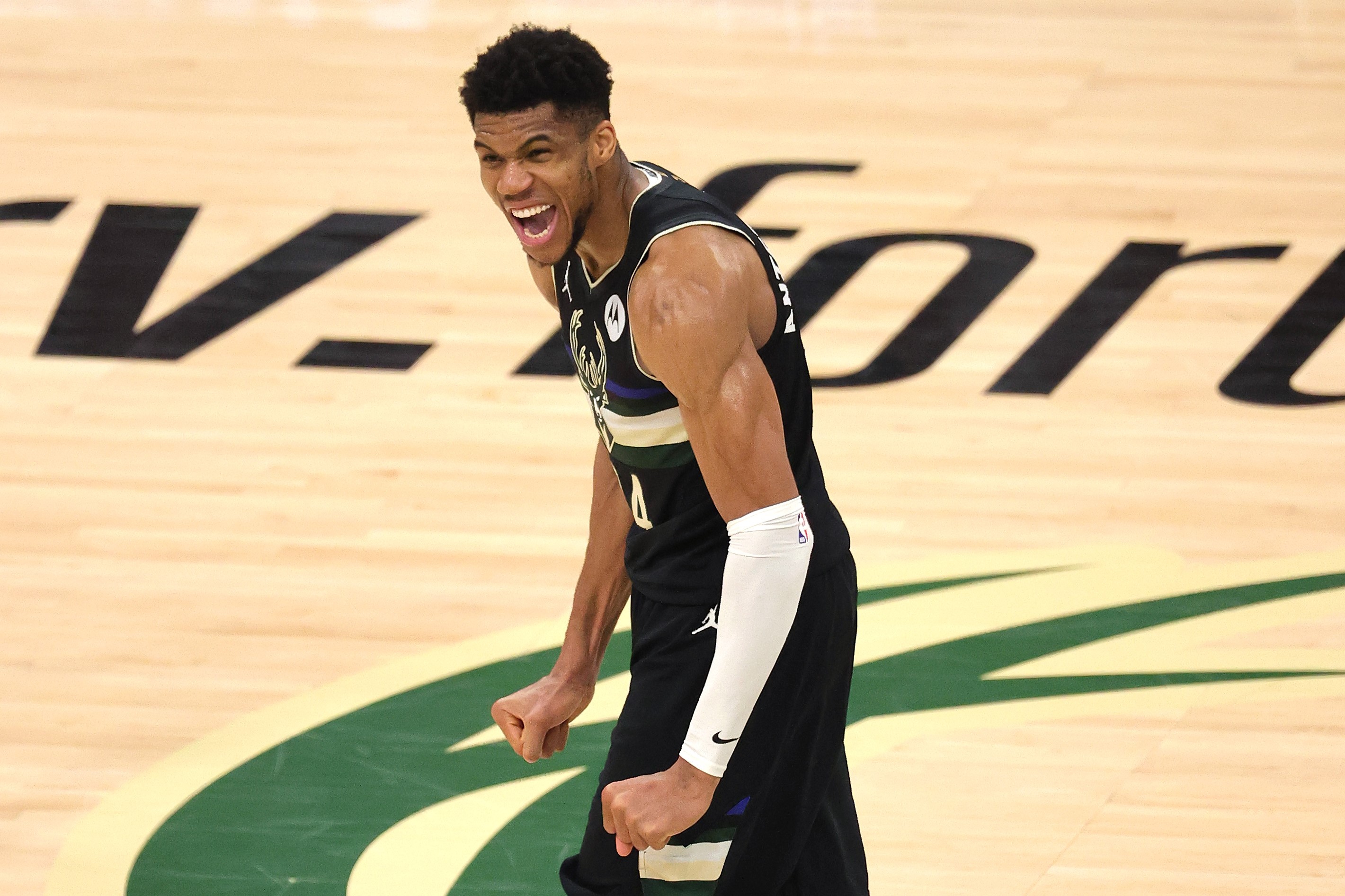 Forward Milwaukee Bucks Giannis Antetokounmpo
