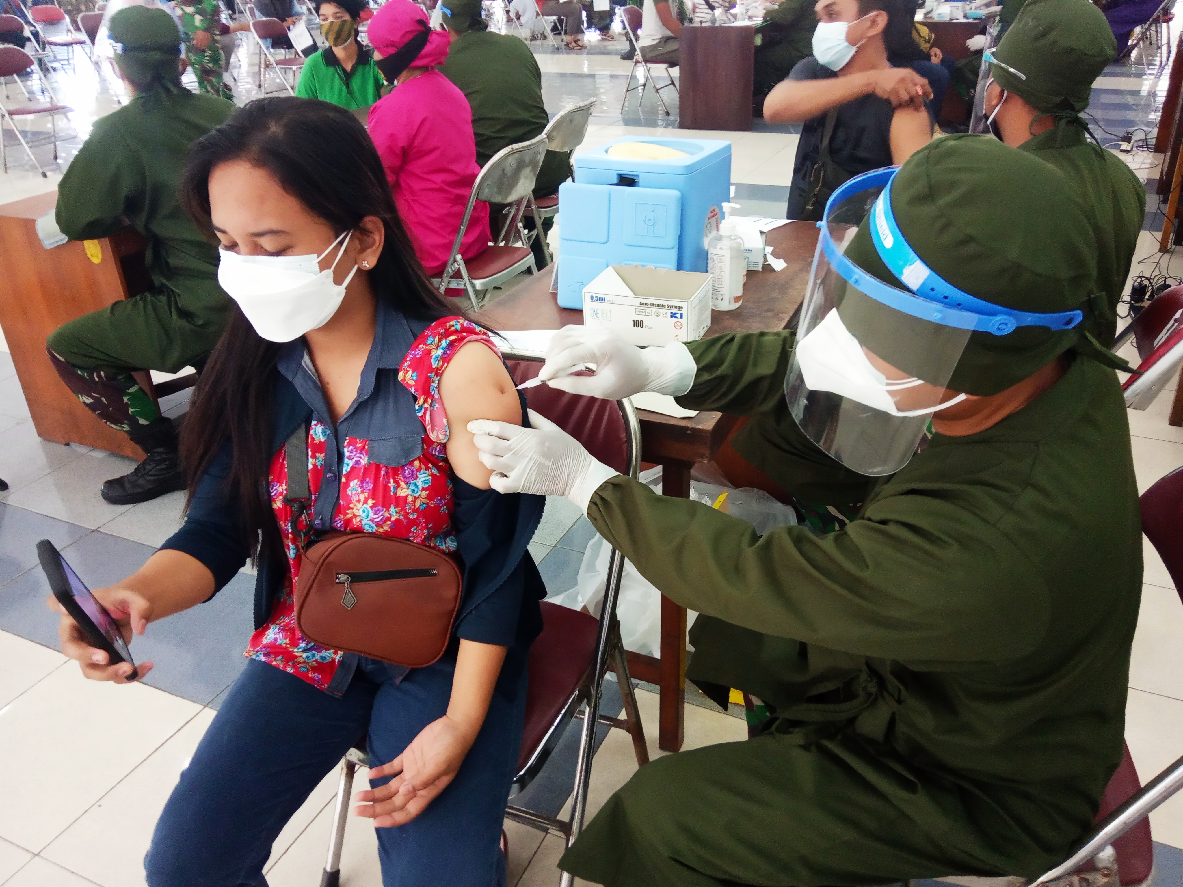 Warga Klaten saat disuntik vaksin covid-19, Sabtu (17/7/2021)