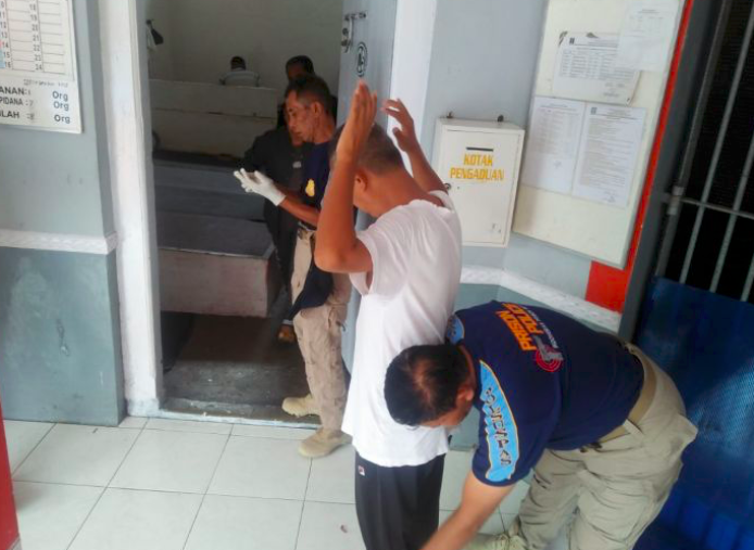 Ilustrasi - Geledah napi rutan.