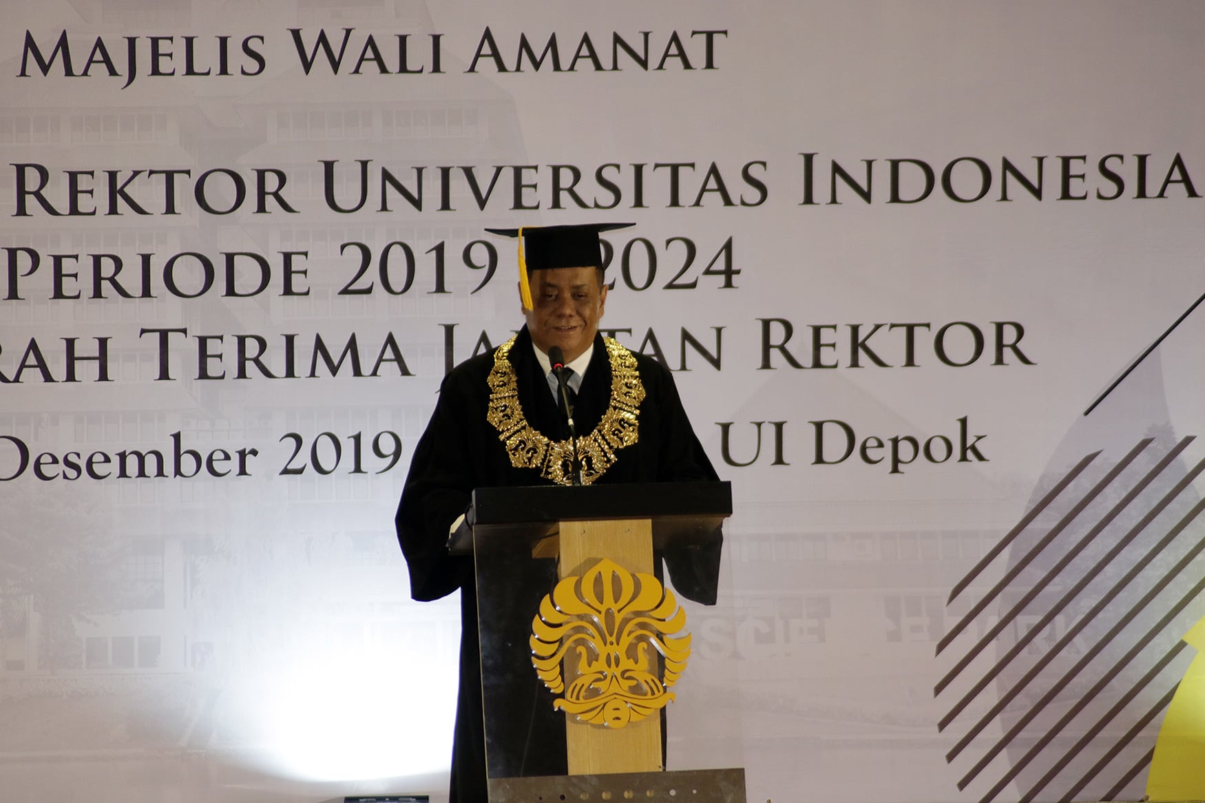 Ari Kuncoro saat dilantik sebagai Rektor Universitas Indonesia pada 2019.