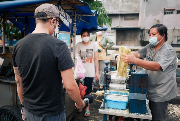 Indra Perkasa saat merekam suara untuk proyek Sound of X di Jakarta.