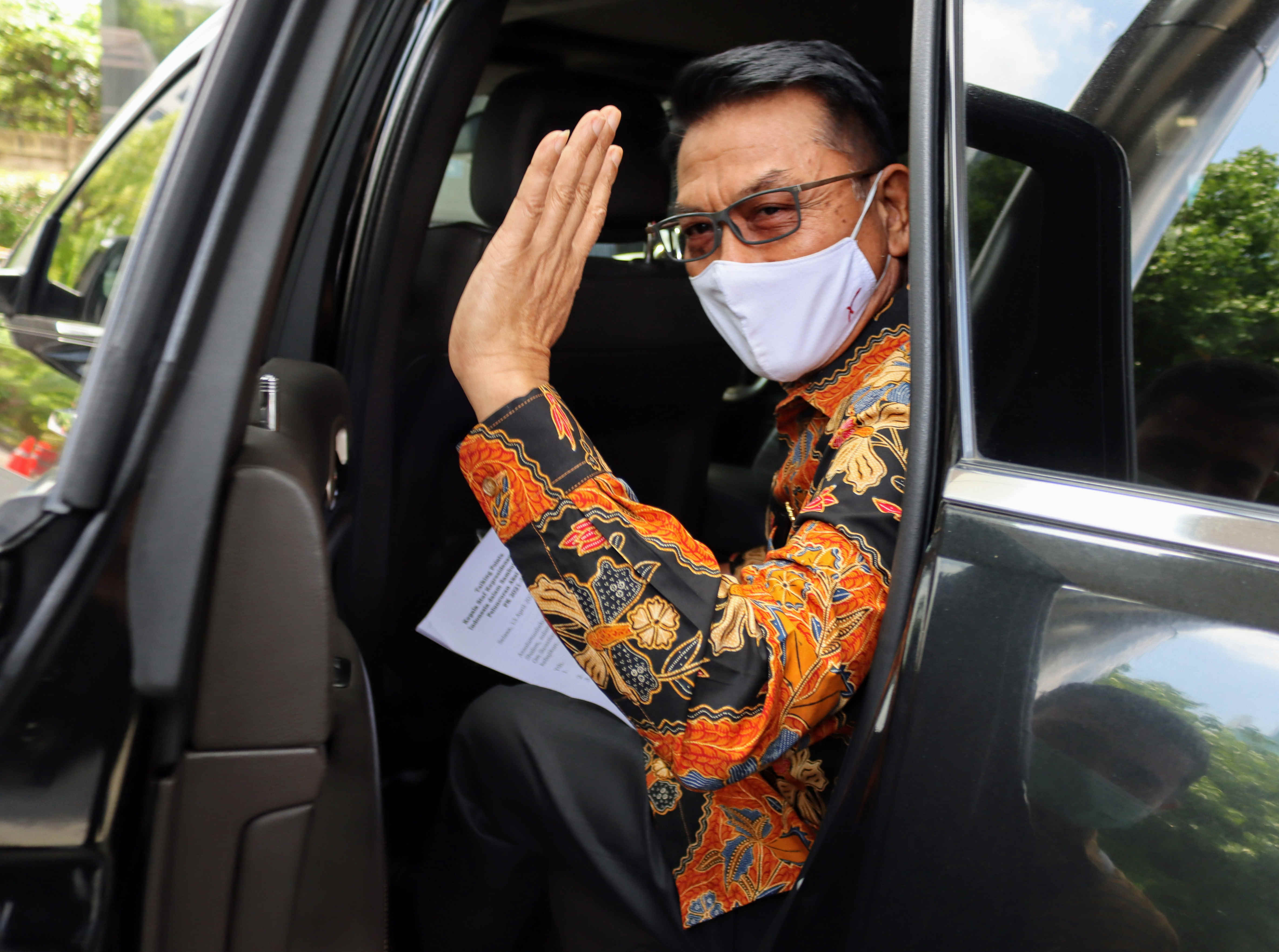 Kepala Staf Kepresidenan Moeldoko saat melambaikan tangan kepada wartawan.