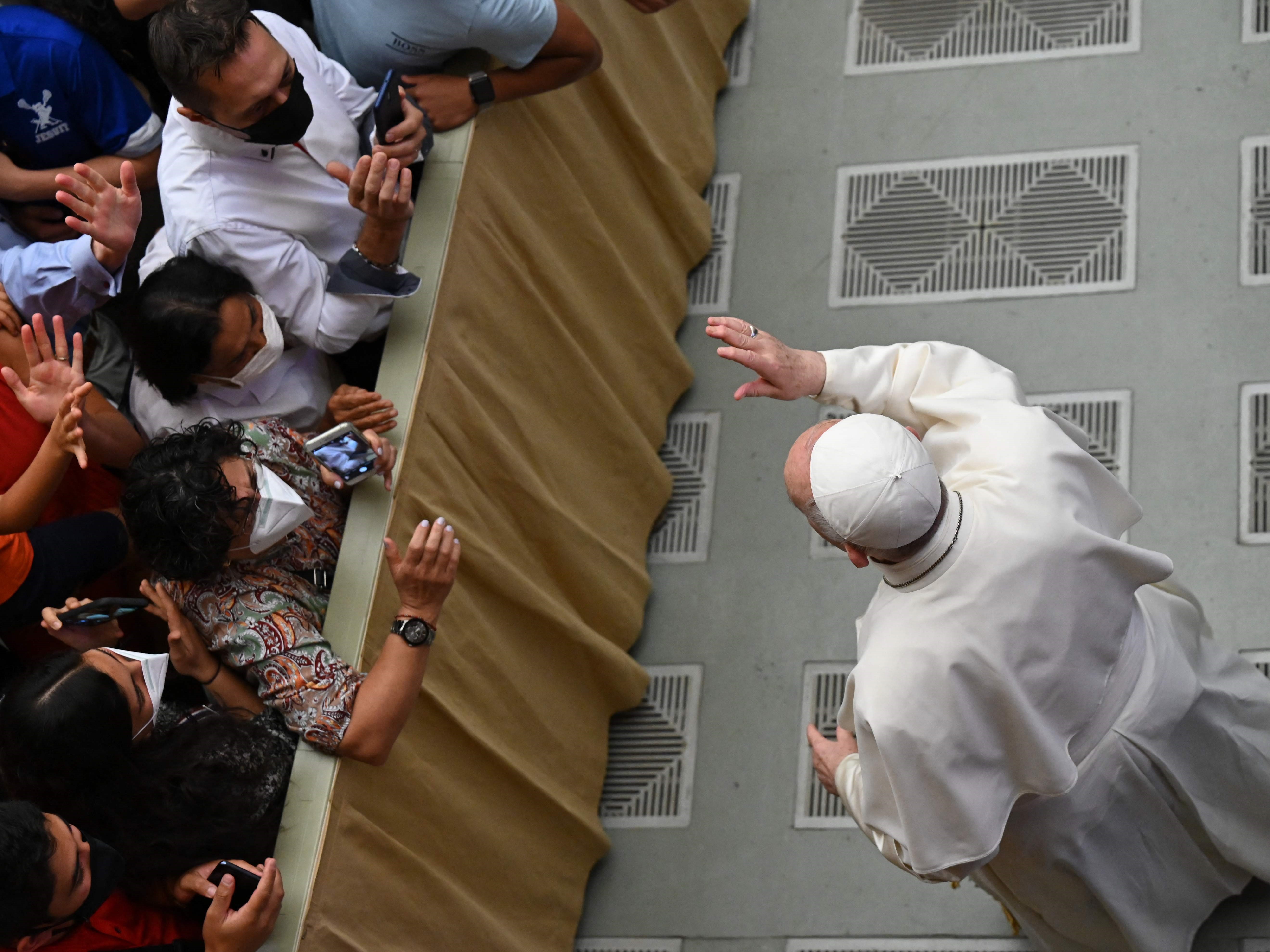 Paus Fransiskus Serukan Dunia Bantu Libanon