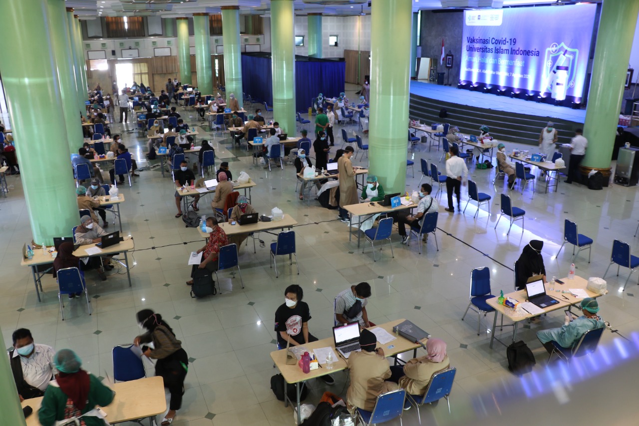 UII Gelar Vaksinasi untuk Dosen dan Keluarganya serta Warga Sekitar Kampus