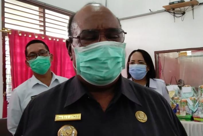 Wali Kota Sorong Lamberth Jitmau.
