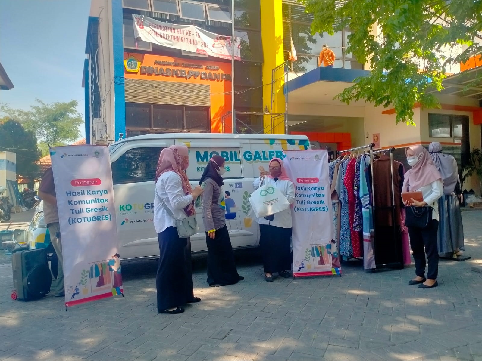 Mobil Galeri Keliling untuk bantu pemasaran hasil produk UMKM
