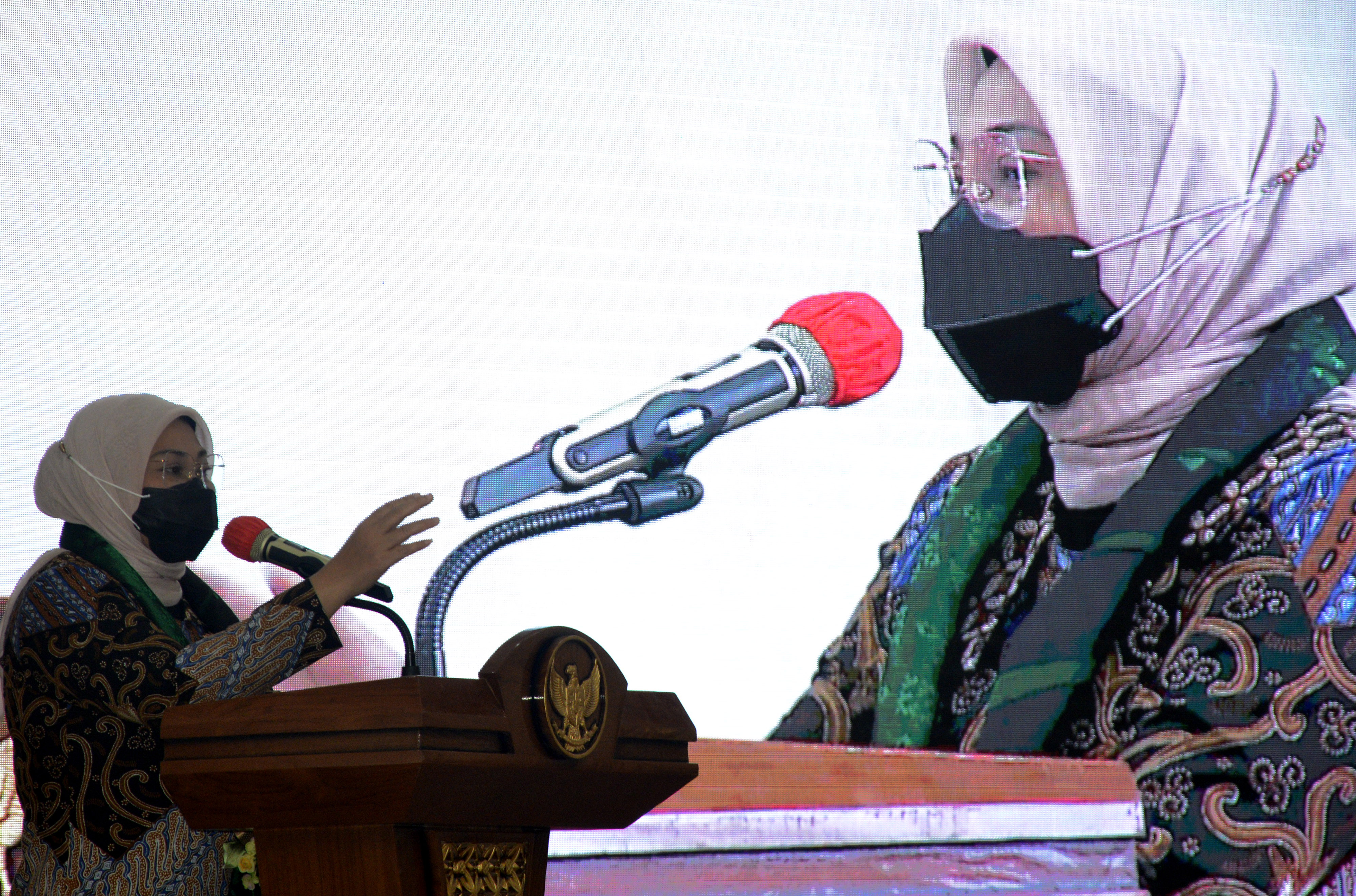 Menteri Ketenagakerjaan Ida Fauziyah saat melakukan kunjungan kerja di Makassar.