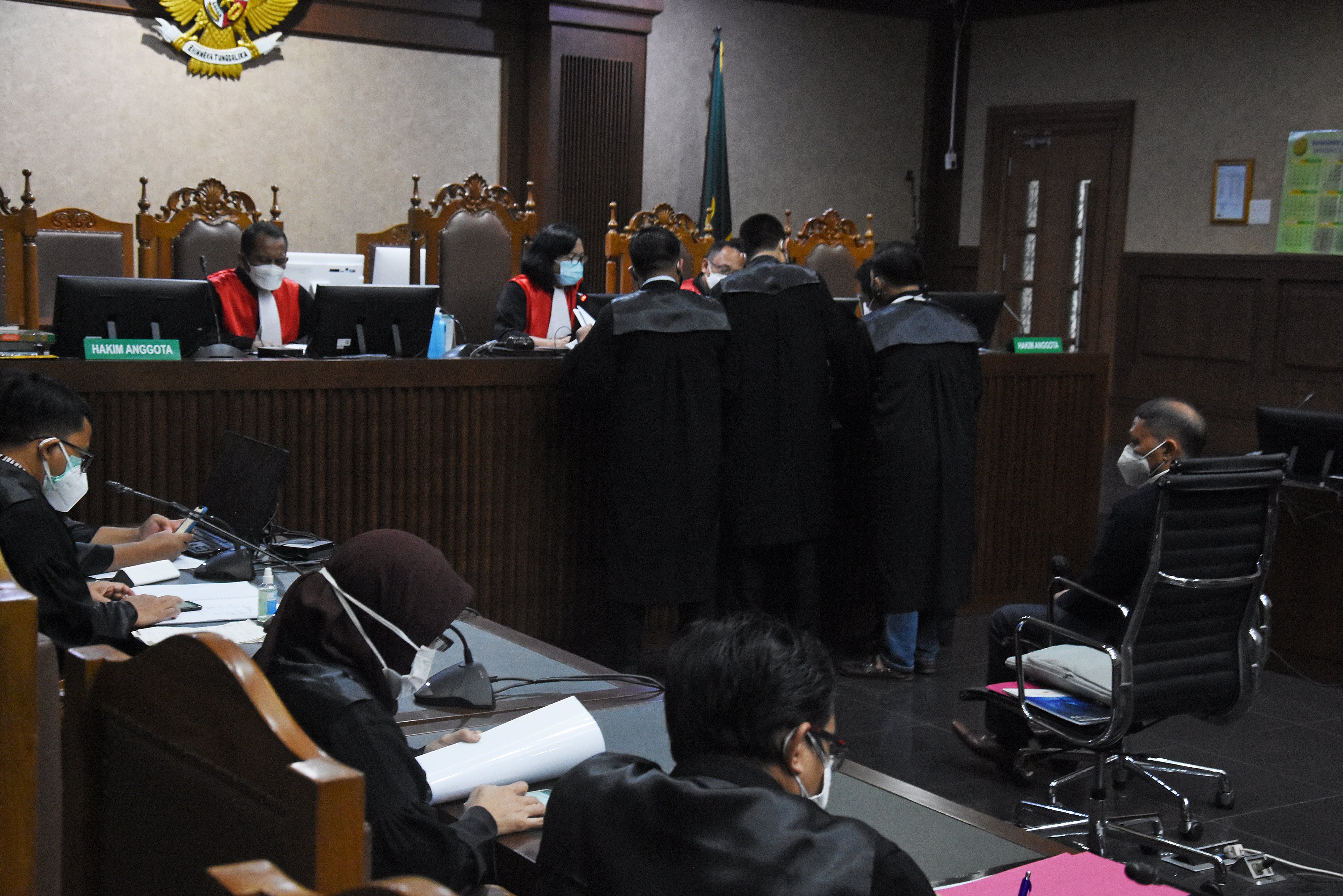 erdakwa mantan Direktur Utama PT Pelindo II Richard Joost Lino menjalani sidang perdana di Pengadilan Tipikor, Jakarta, hari ini.